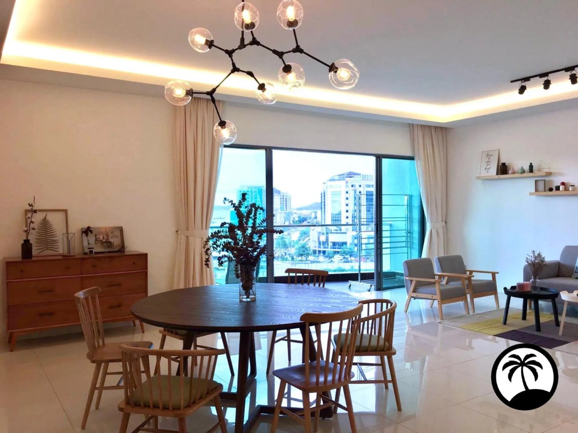 Dining area in Paradise Suite at the Loft, Imago