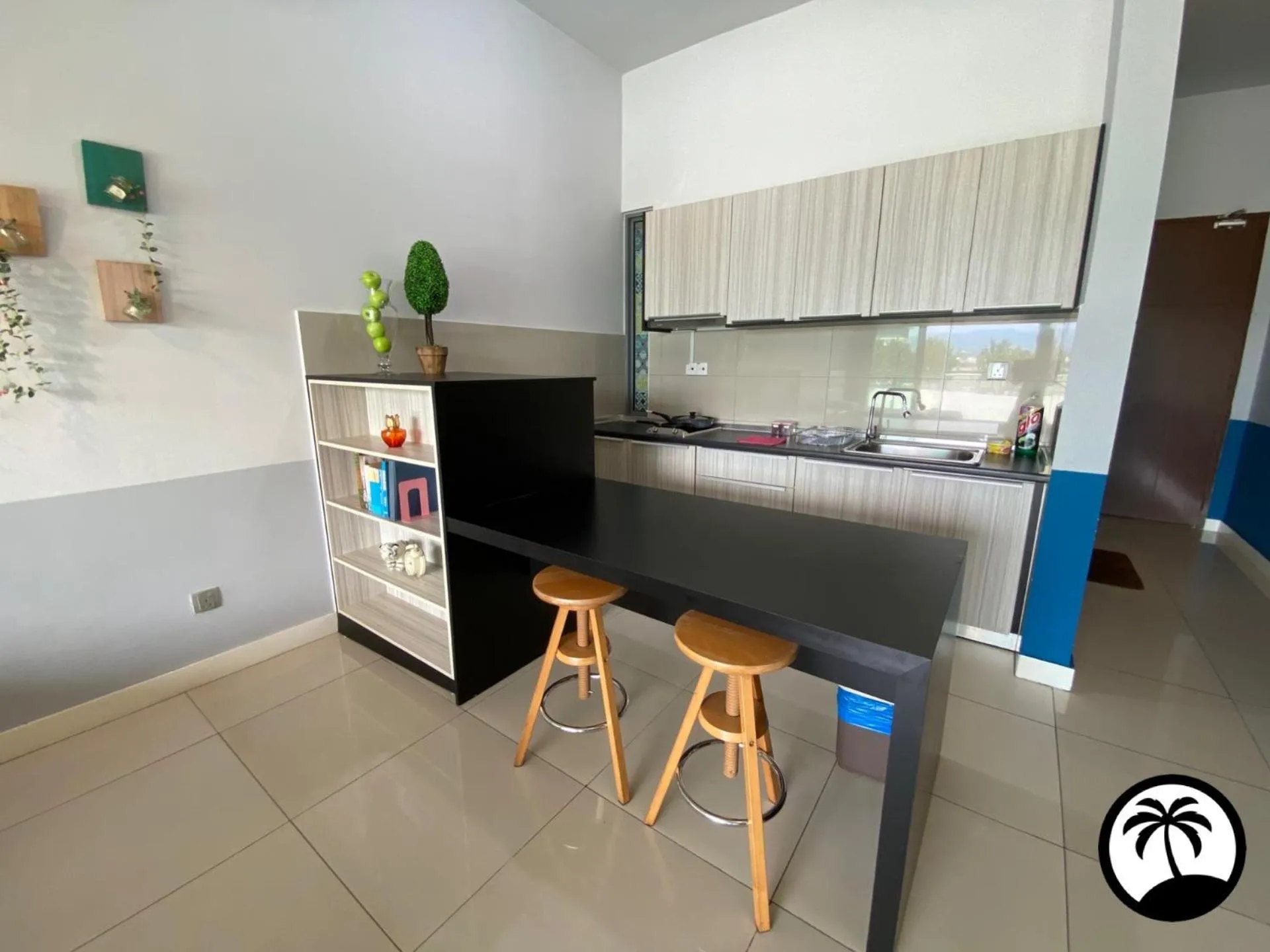 Dining area in Paradise Suite at the Loft, Imago