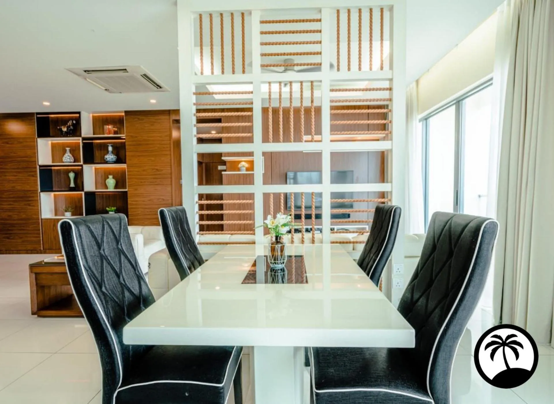 Dining area in Paradise Suite at the Loft, Imago