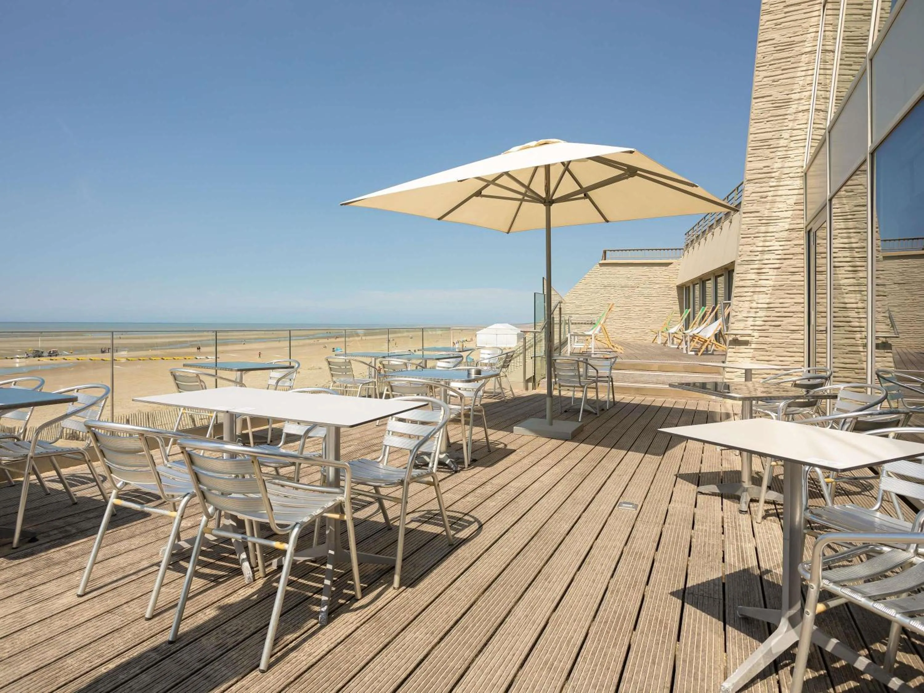 Lounge or bar in ibis Thalassa Le Touquet
