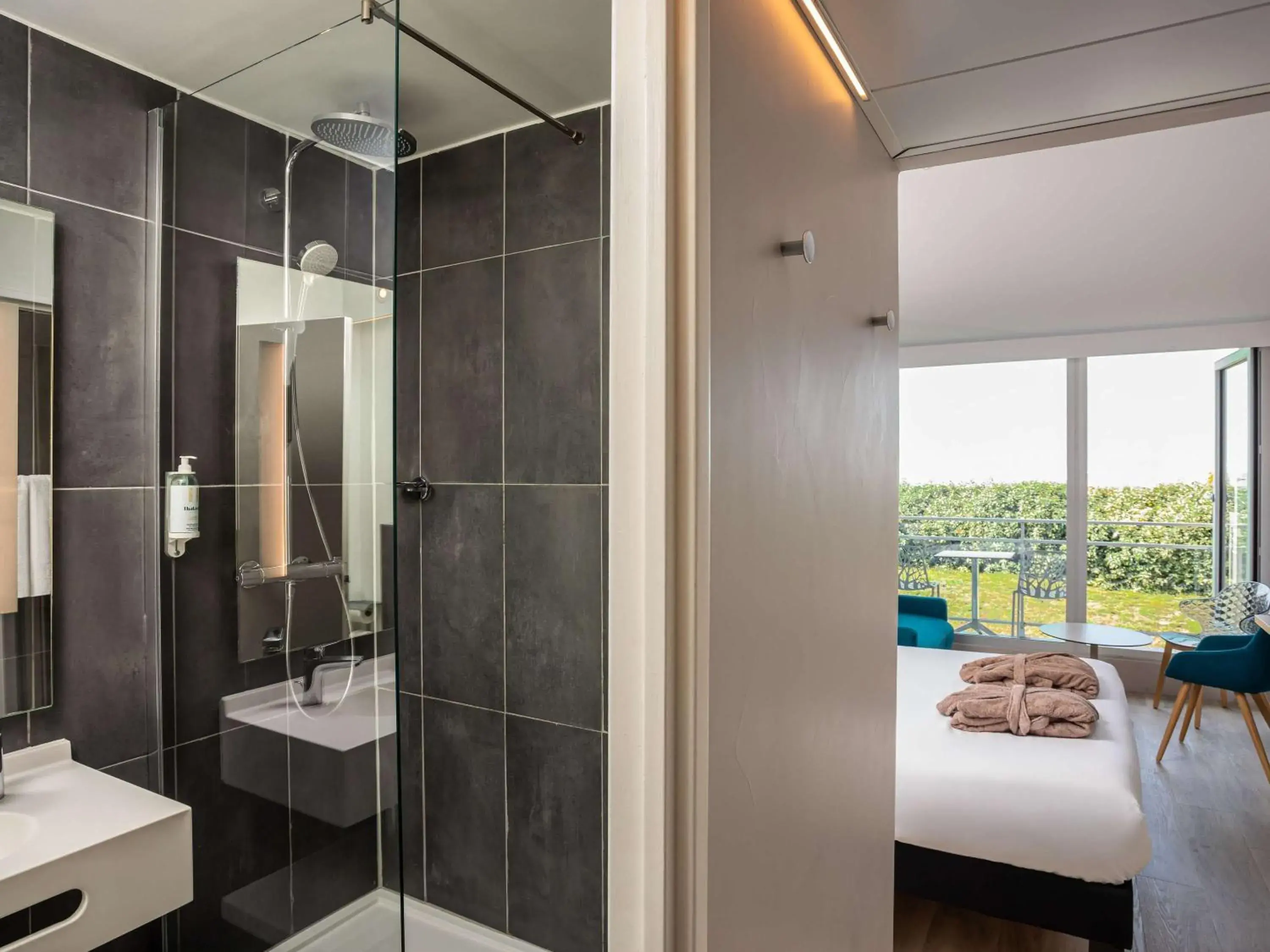 Bedroom in ibis Thalassa Le Touquet Bedroom in ibis Thalassa Le Touquet