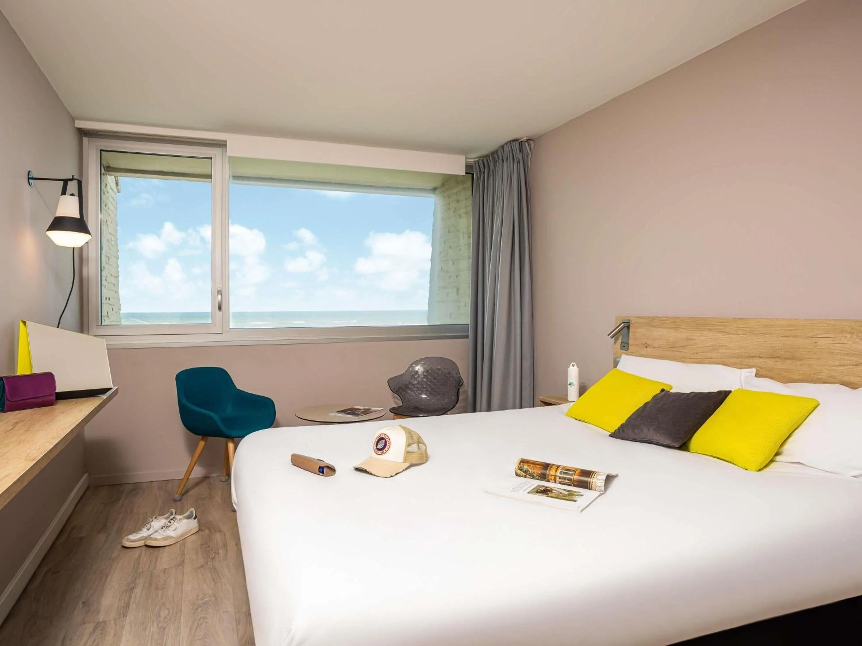 Bedroom, Bed in ibis Thalassa Le Touquet