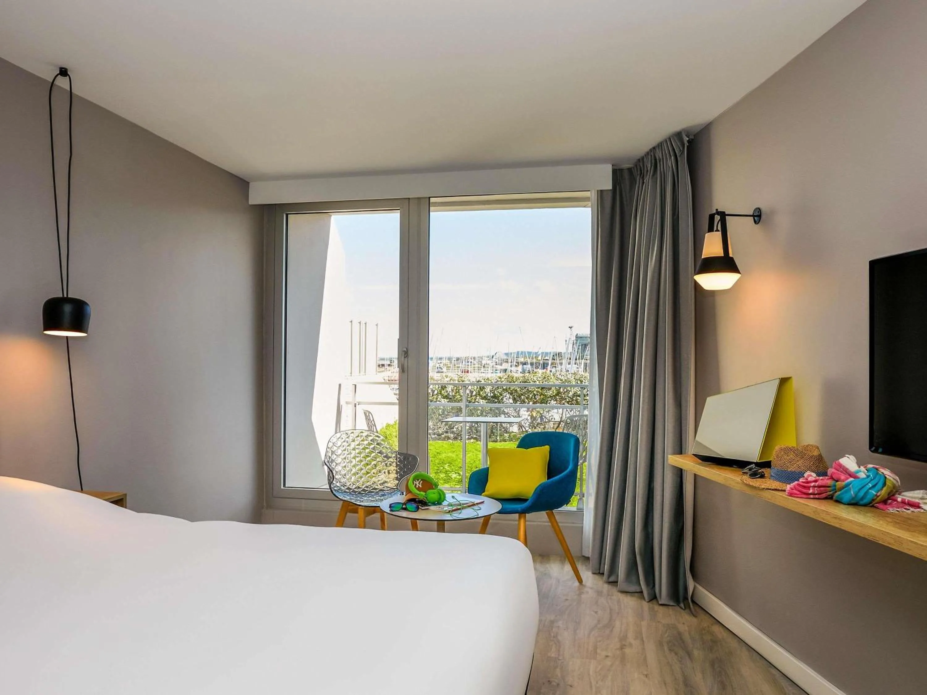 Bedroom, Bed in ibis Thalassa Le Touquet