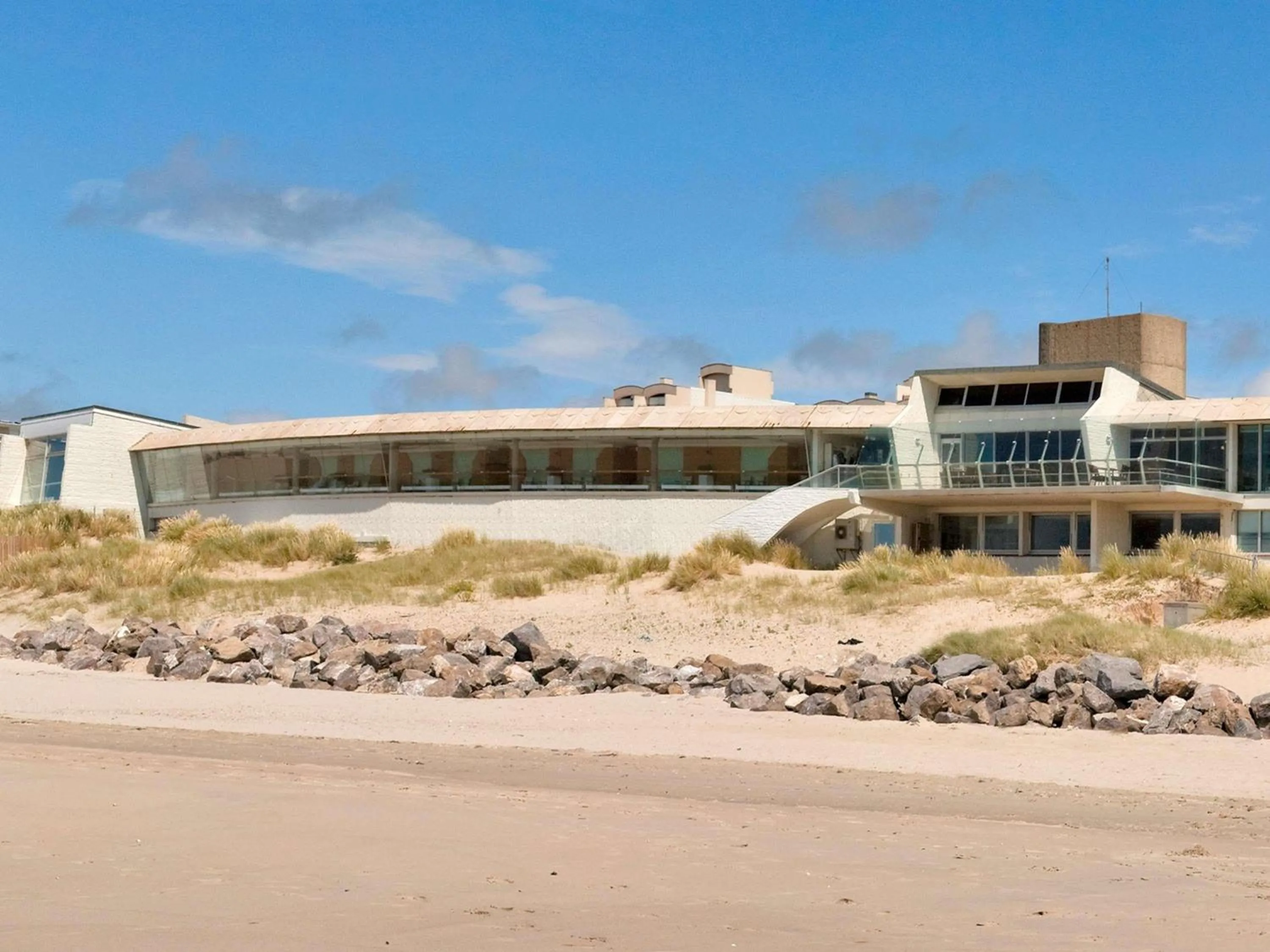 Lounge or bar in ibis Thalassa Le Touquet