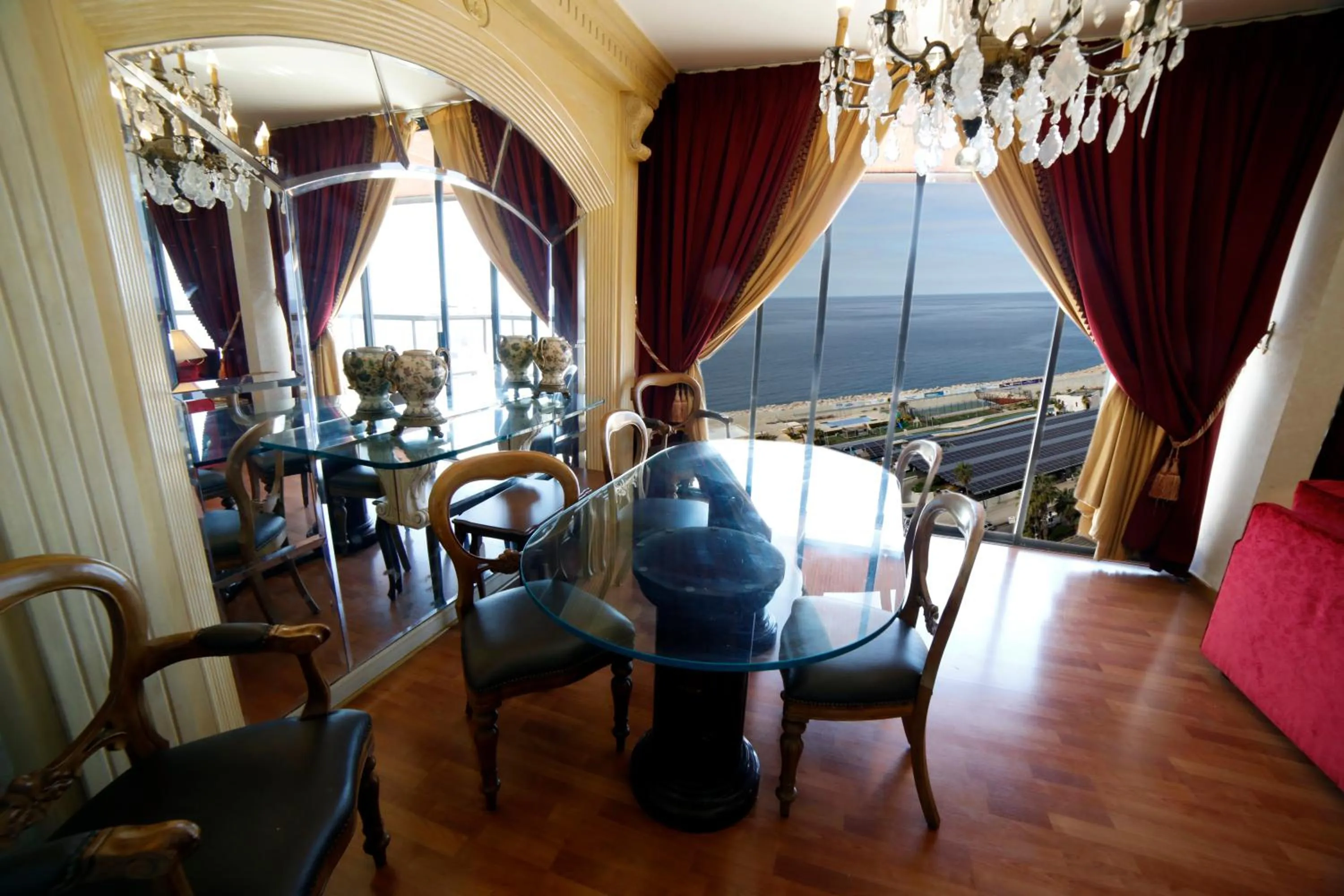 Dining area in Holiday Home Suites