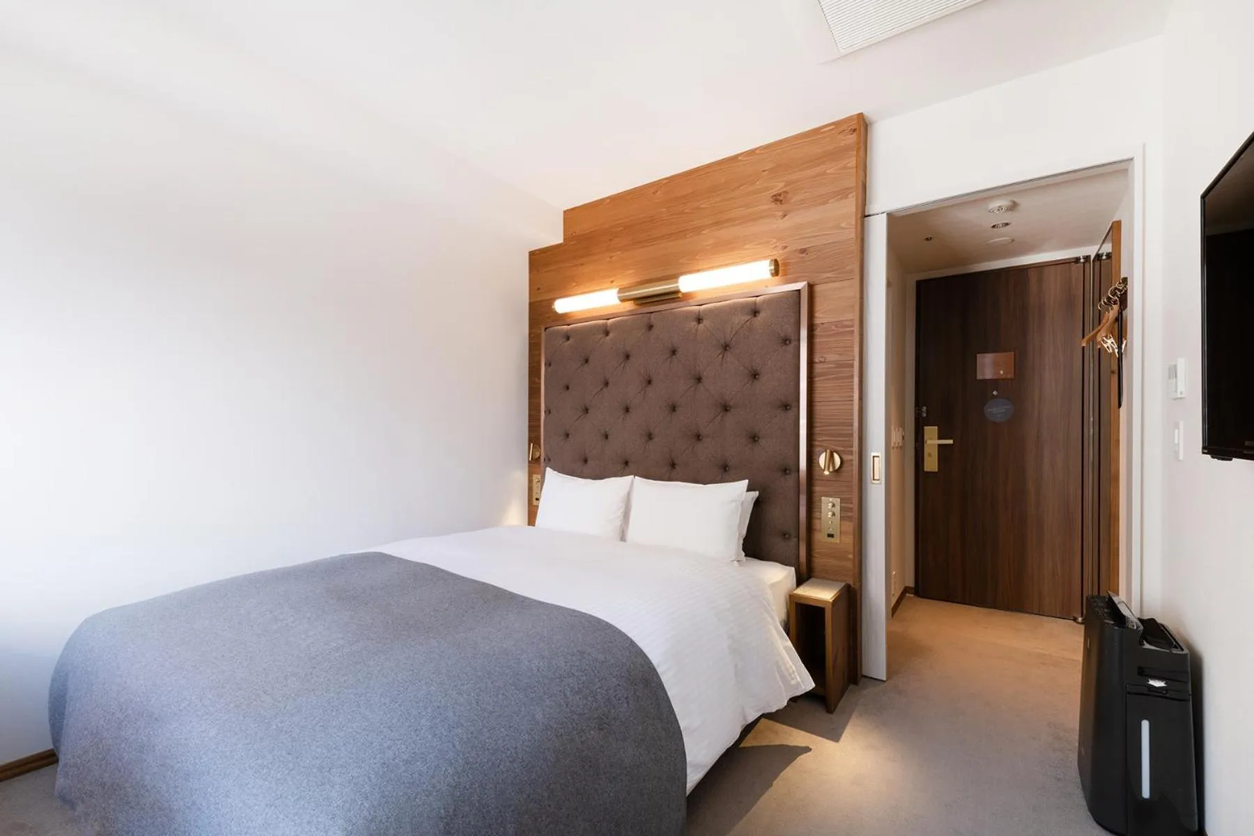 Photo of the whole room, Bed in THE KNOT SAPPORO