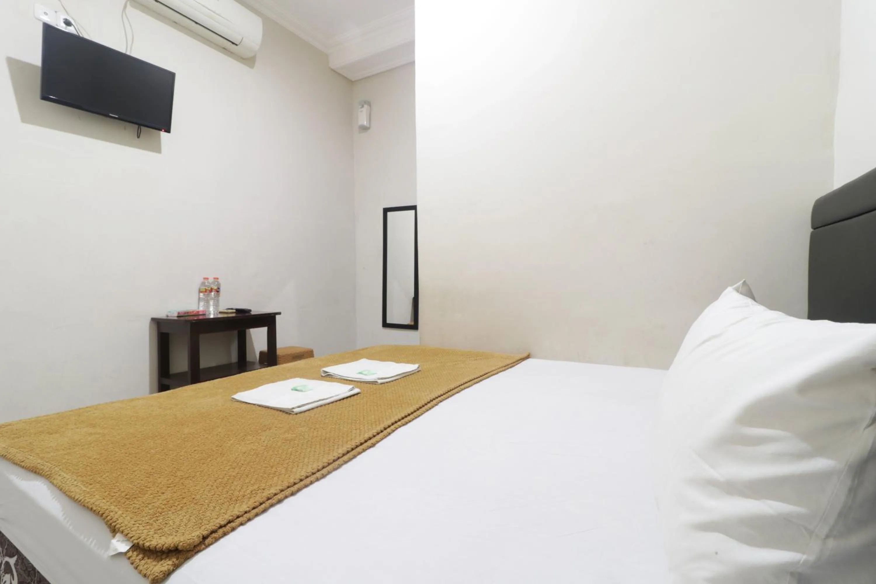 Bedroom, Bed in Hotel Omah Ampel Syariah