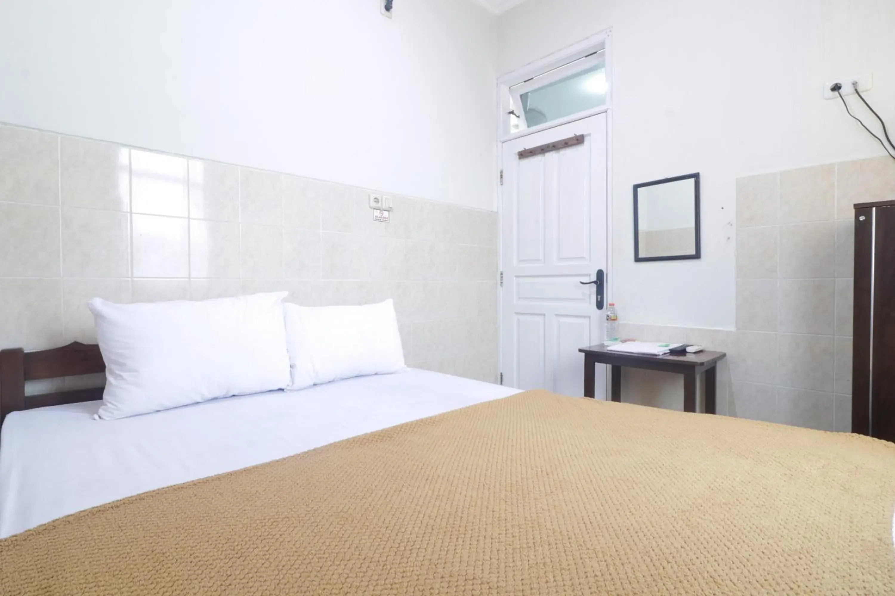 Superior Double or Twin Room in Hotel Omah Ampel Syariah Superior Double or Twin Room in Hotel Omah Ampel Syariah