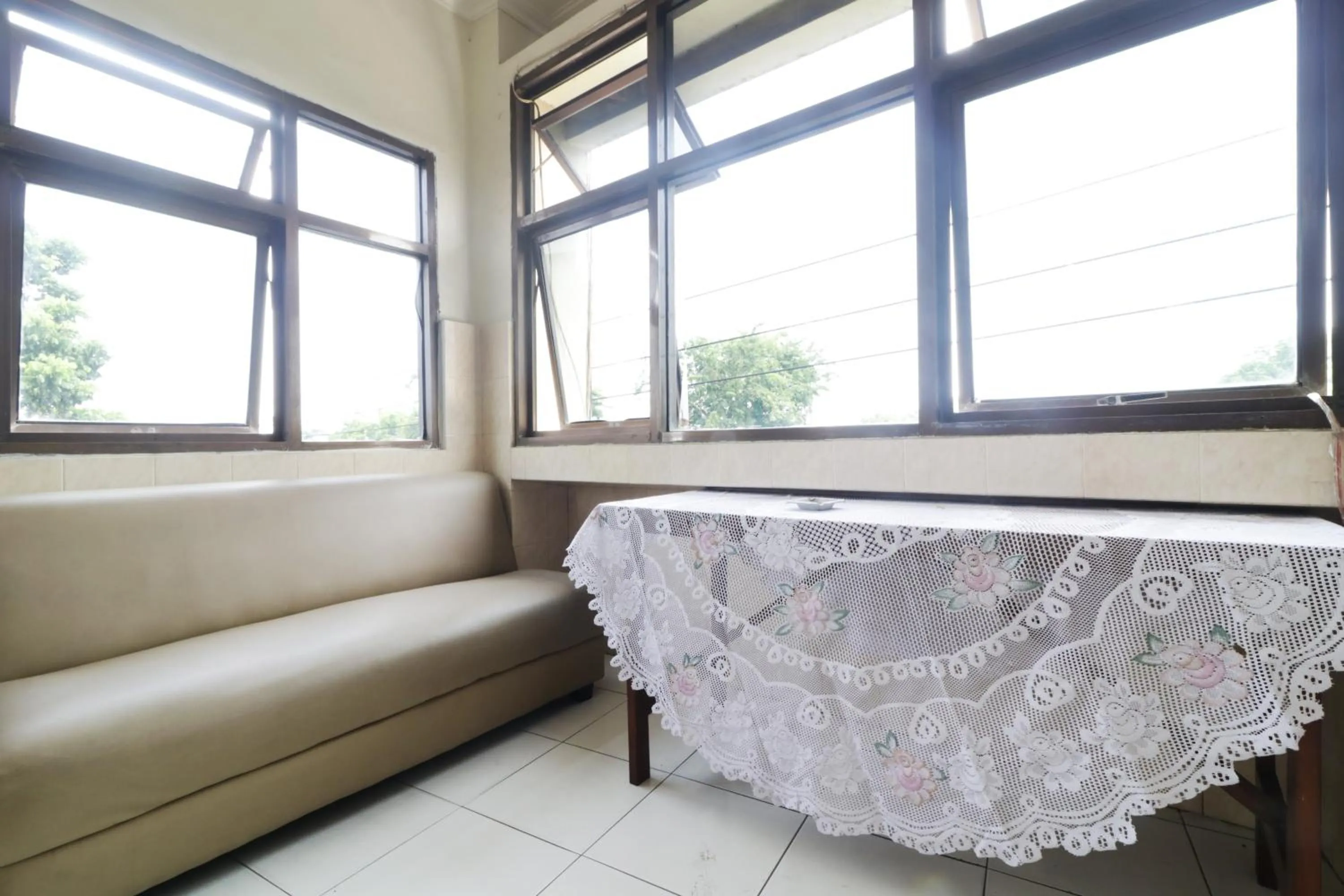 Living room, Bed in Hotel Omah Ampel Syariah