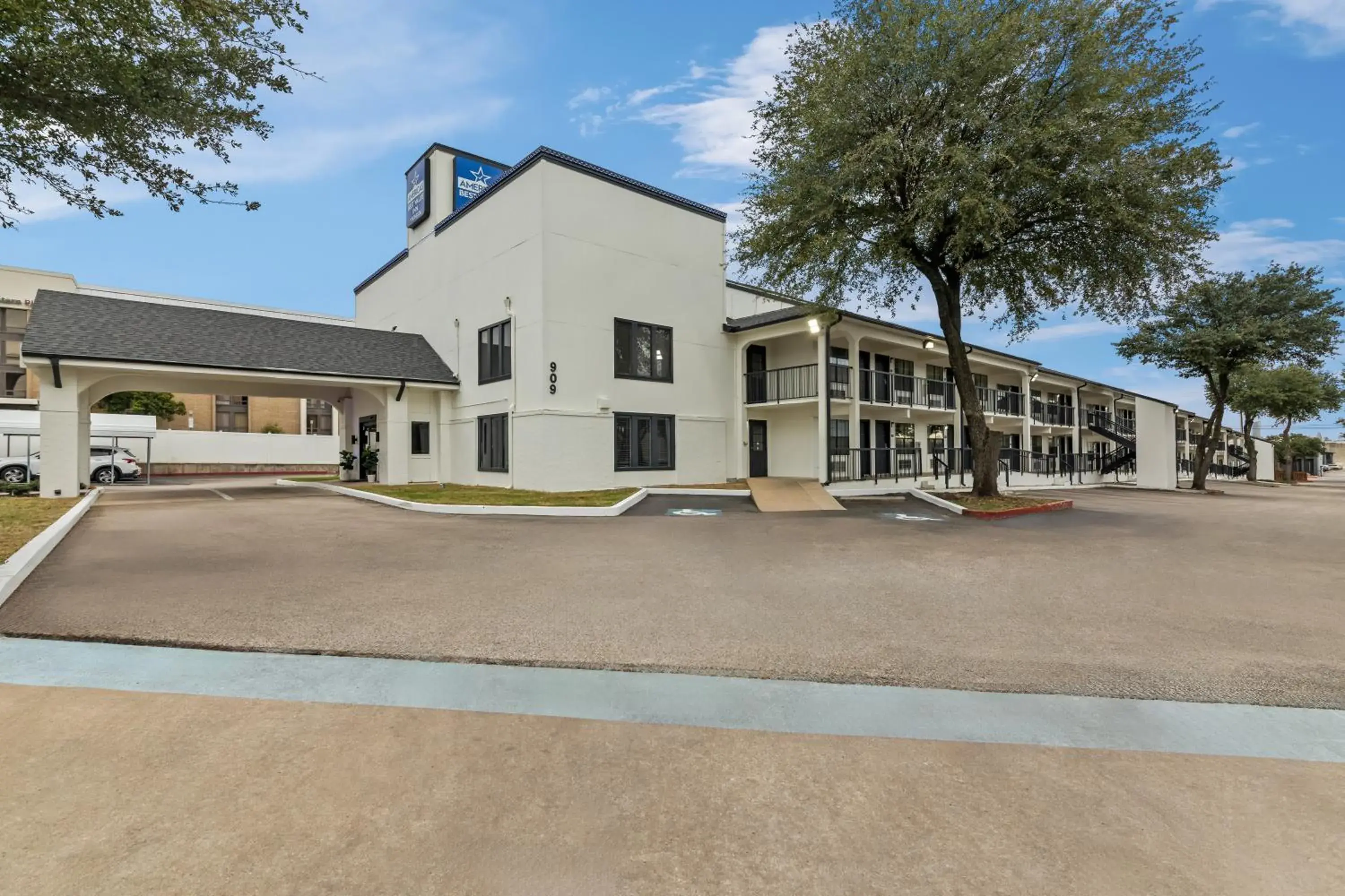 Property building in Americas Best Value Inn Austin Property building in Americas Best Value Inn Austin