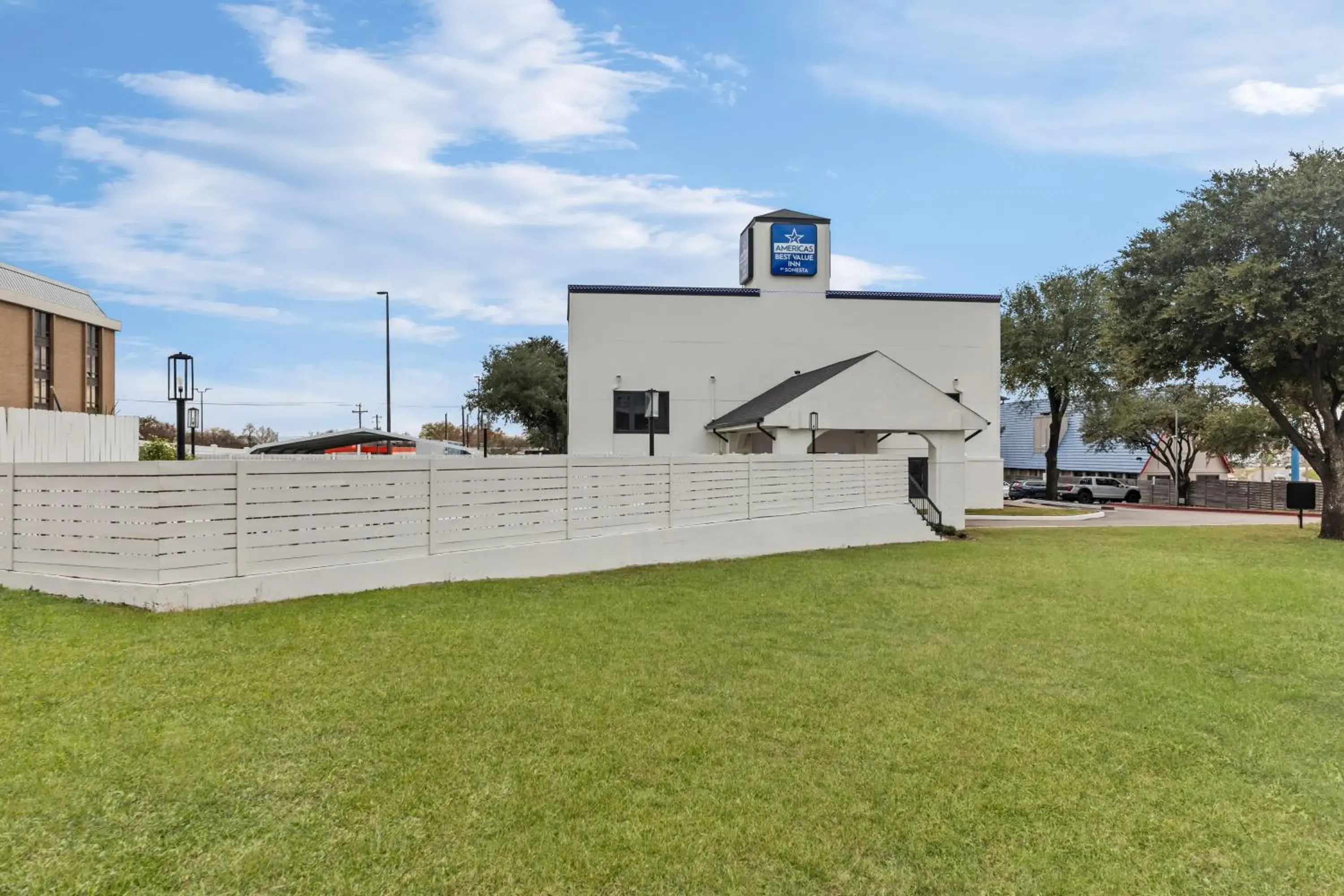 Property building in Americas Best Value Inn Austin Property building in Americas Best Value Inn Austin