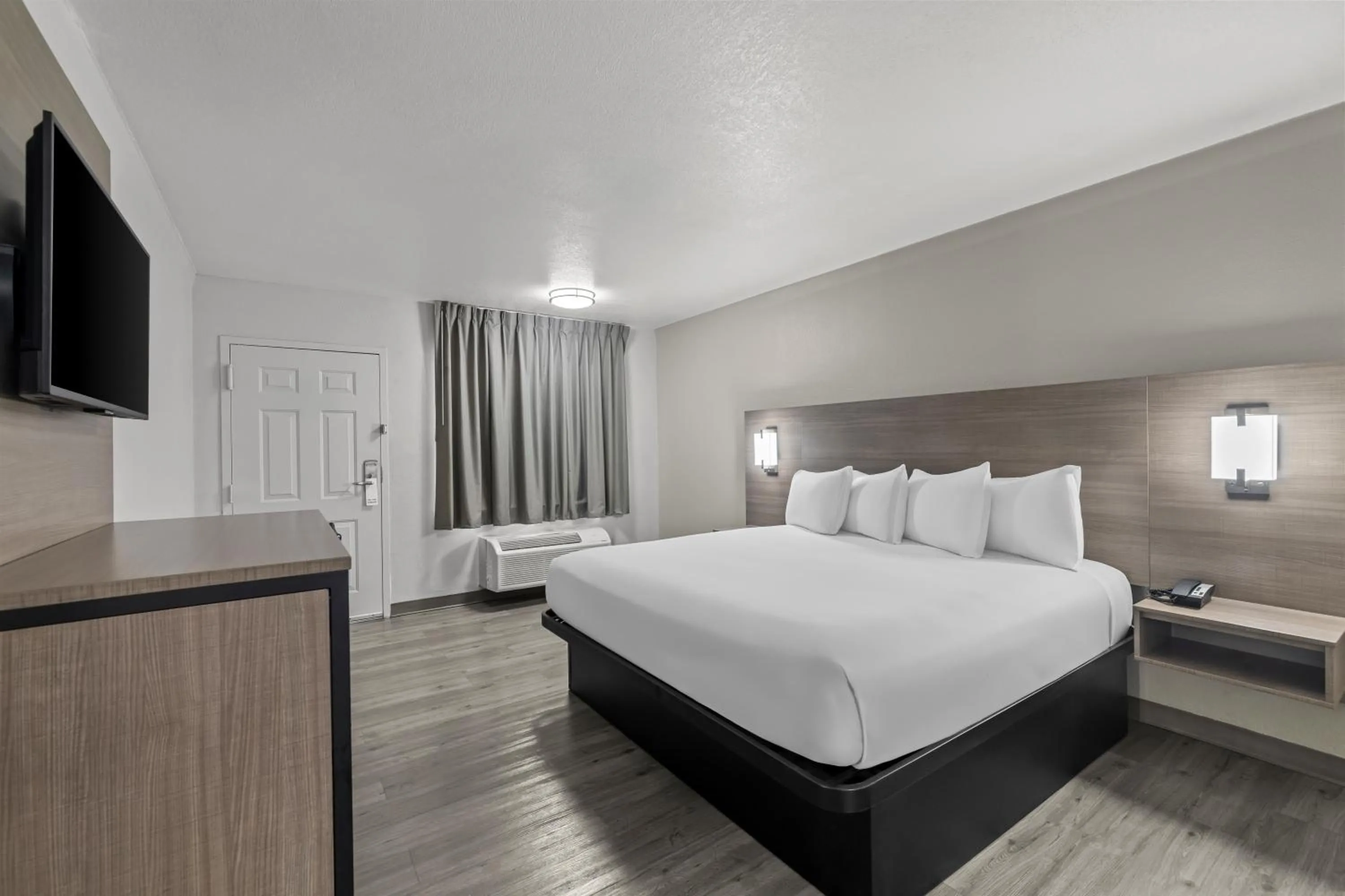 Bedroom, Bed in Americas Best Value Inn Austin