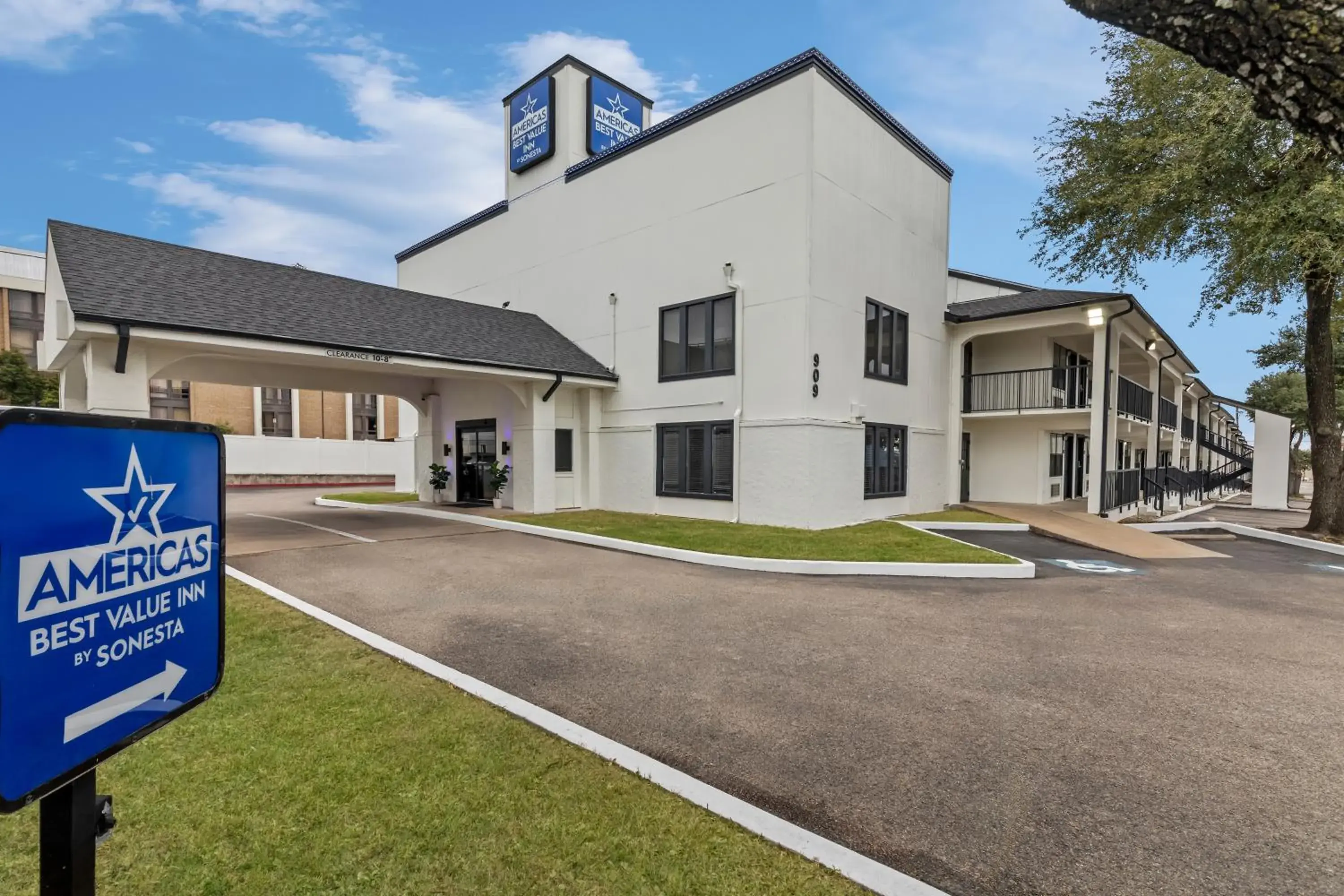 Property building in Americas Best Value Inn Austin Property building in Americas Best Value Inn Austin