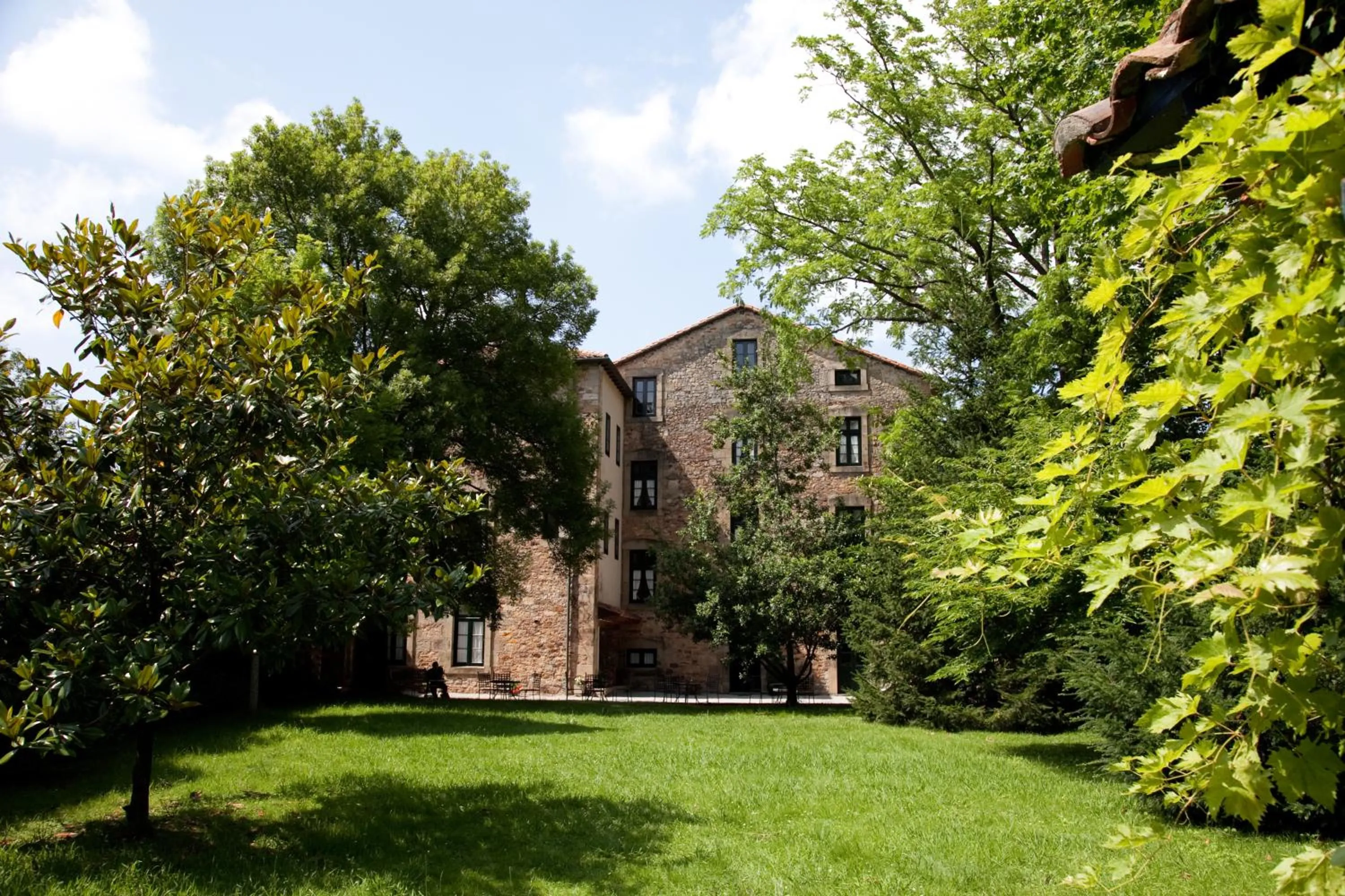 Property building in Hotel Casona El Arral