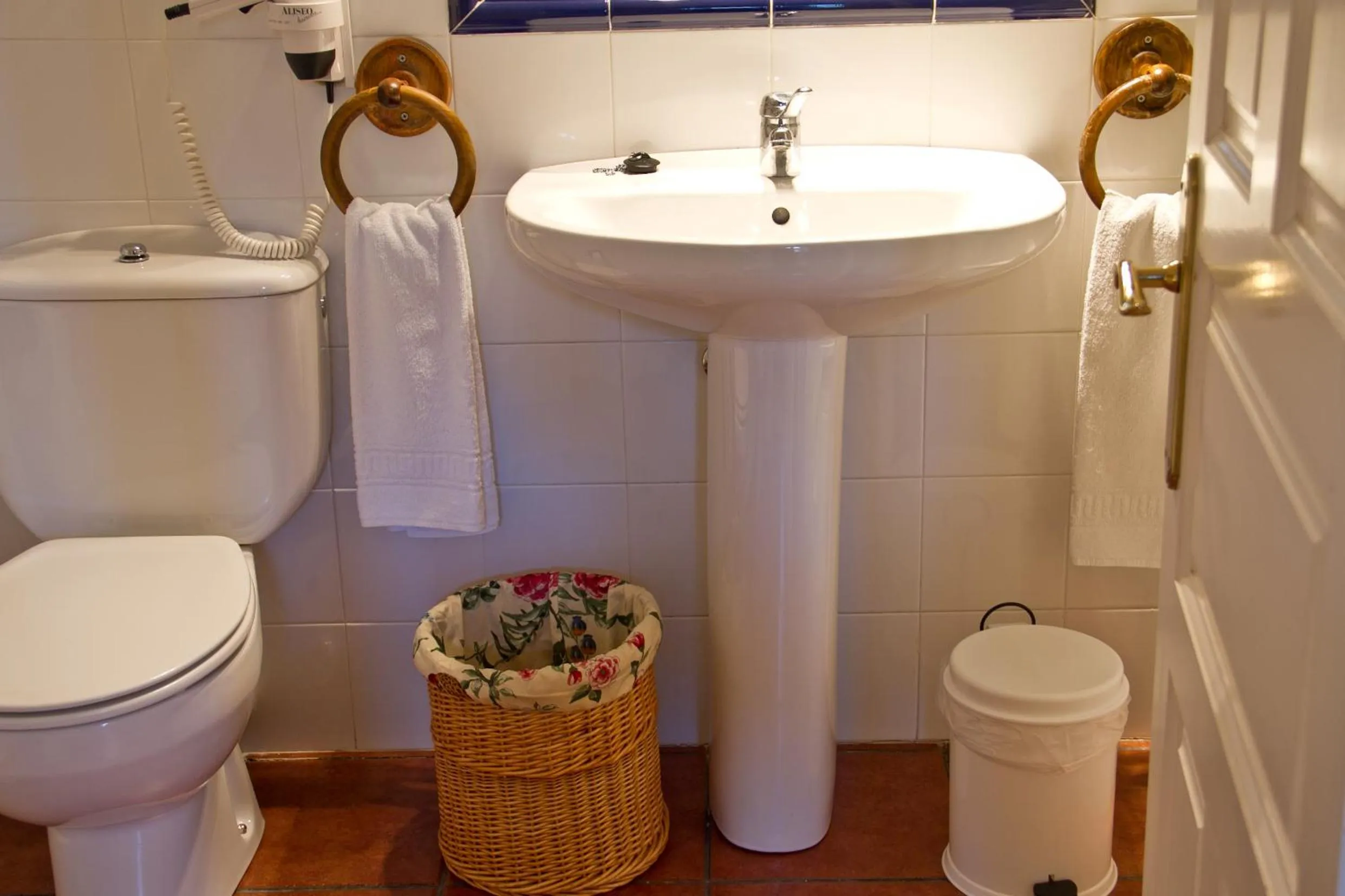 Toilet in Hotel Casona El Arral