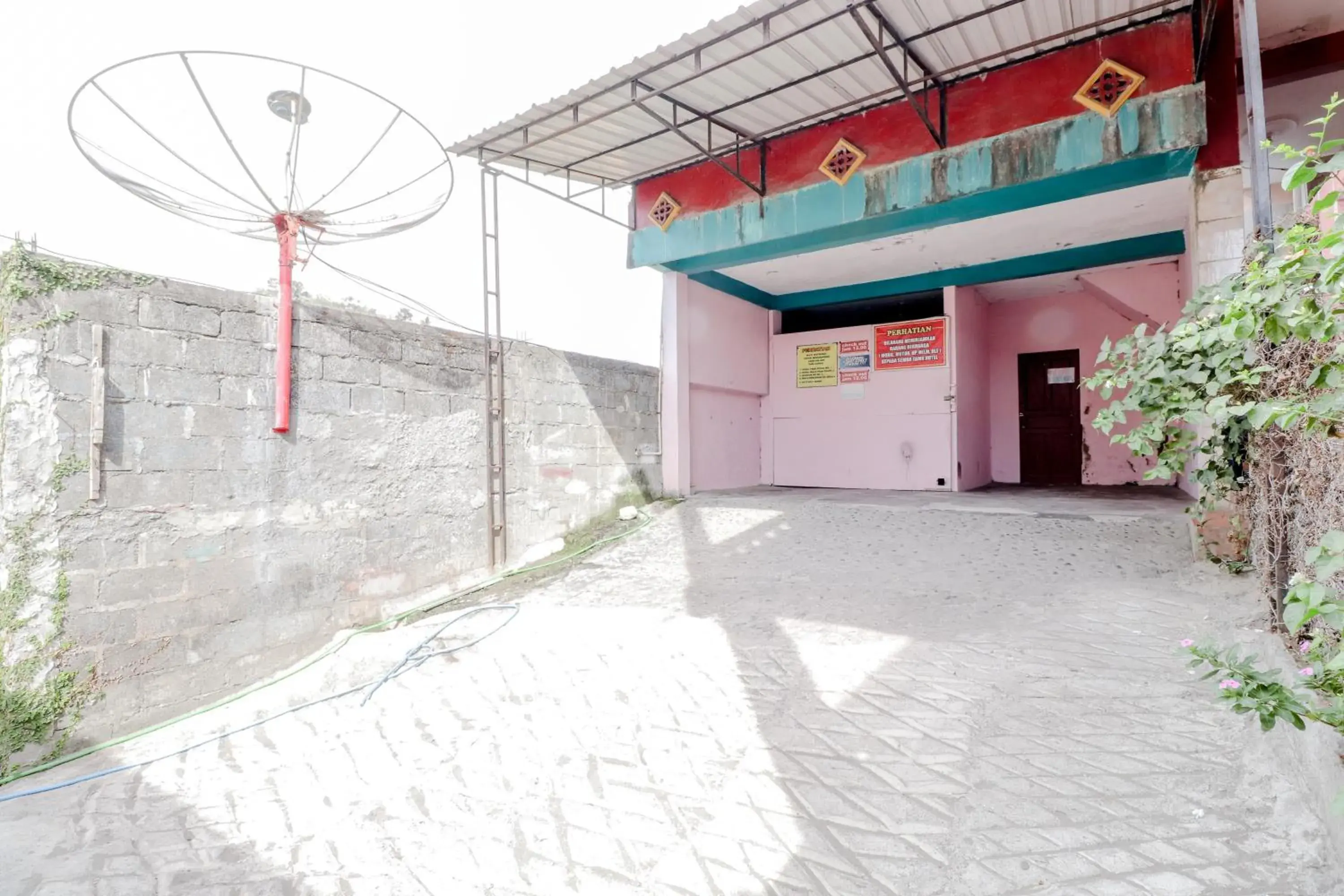 Property building in Losmen Panorama Property building in Losmen Panorama