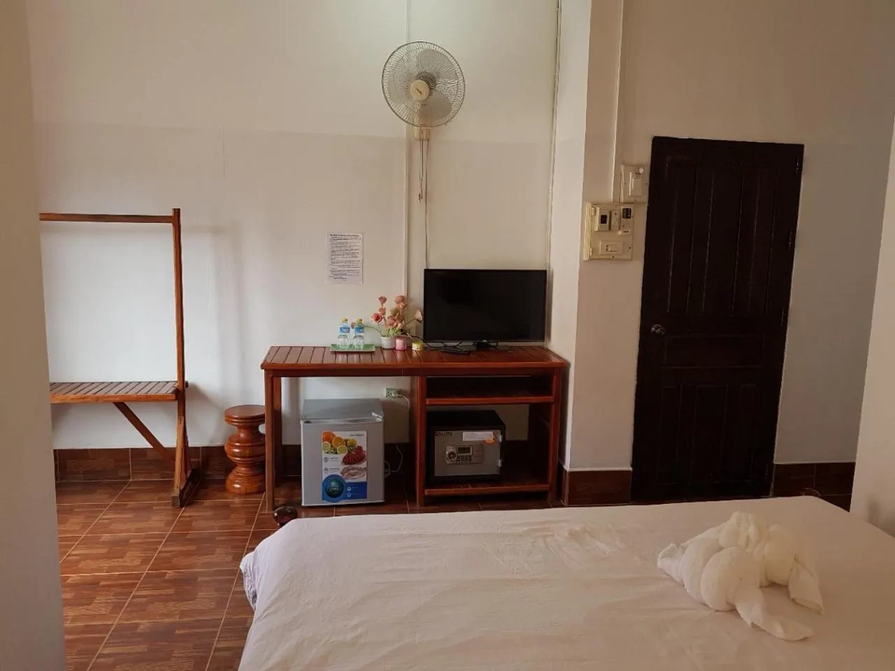 TV and multimedia, Bed in Maylay Guesthouse