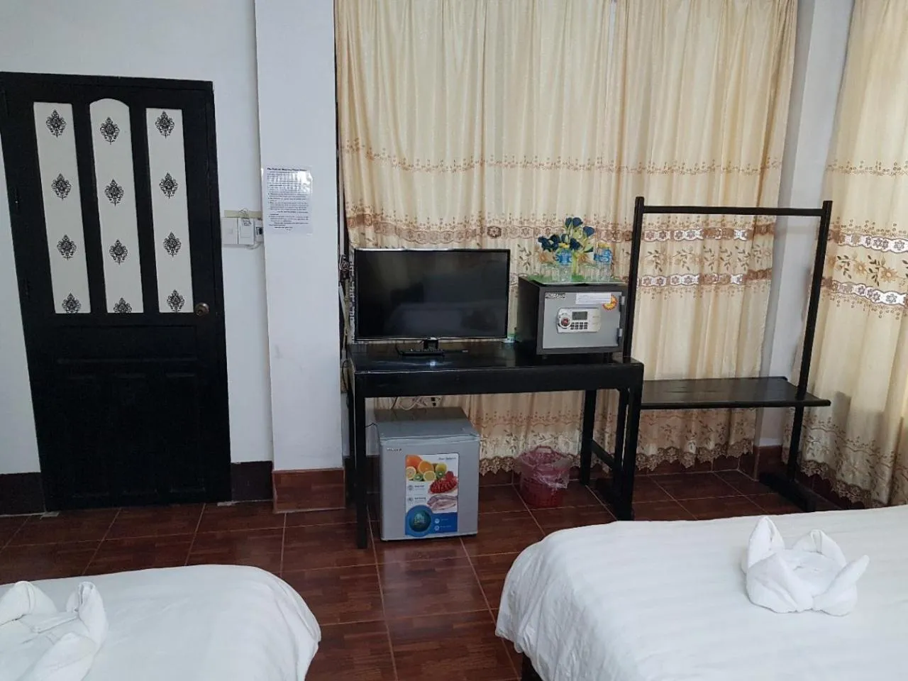 TV and multimedia, Bed in Maylay Guesthouse