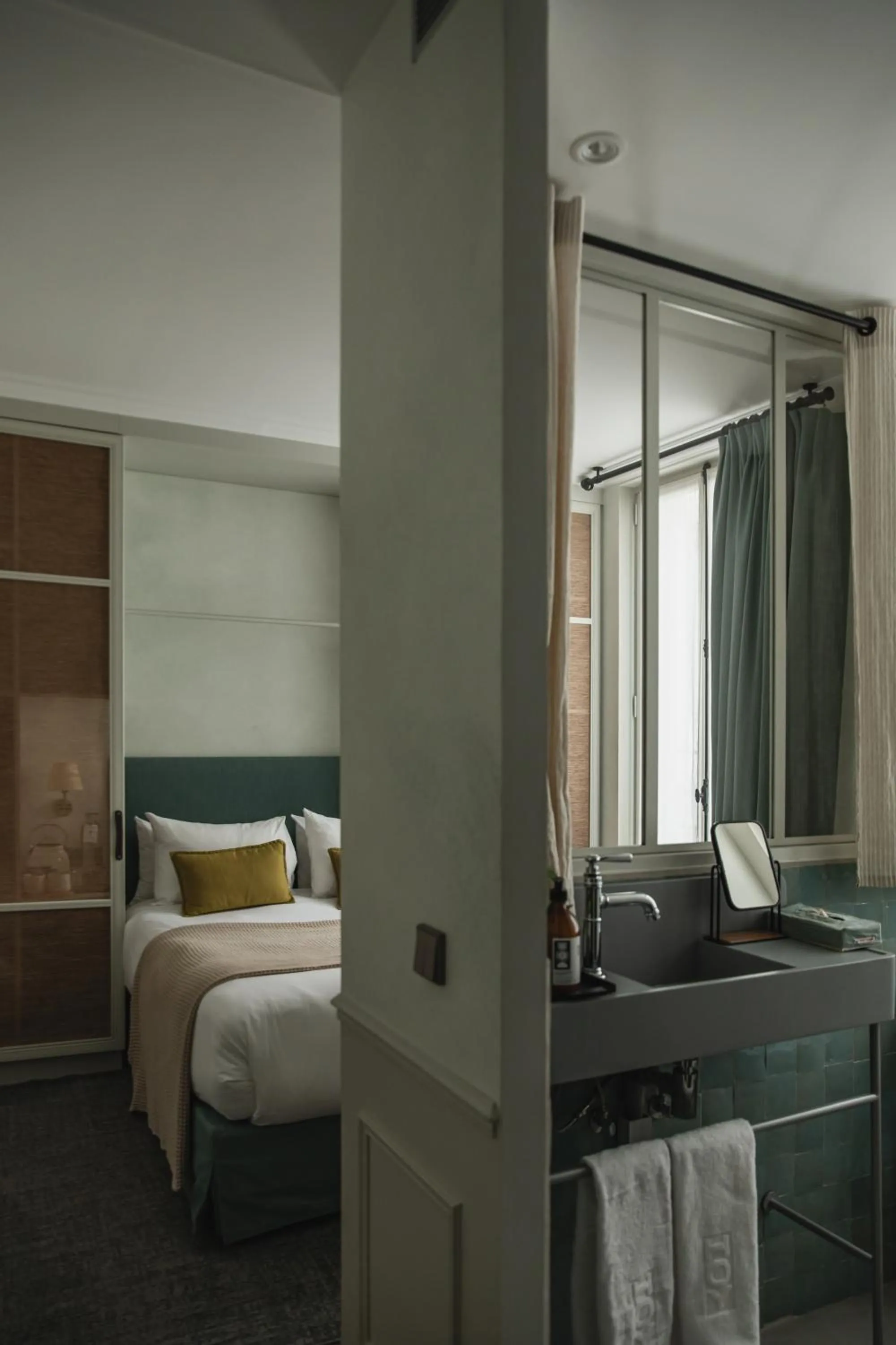 Bed in HOY Paris - Yoga Hotel