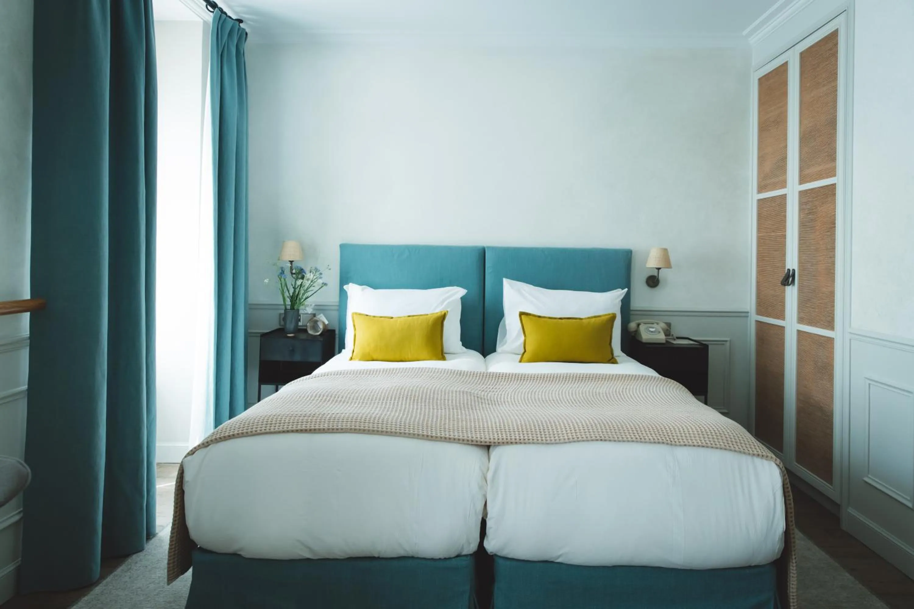 Bed in HOY Paris - Yoga Hotel