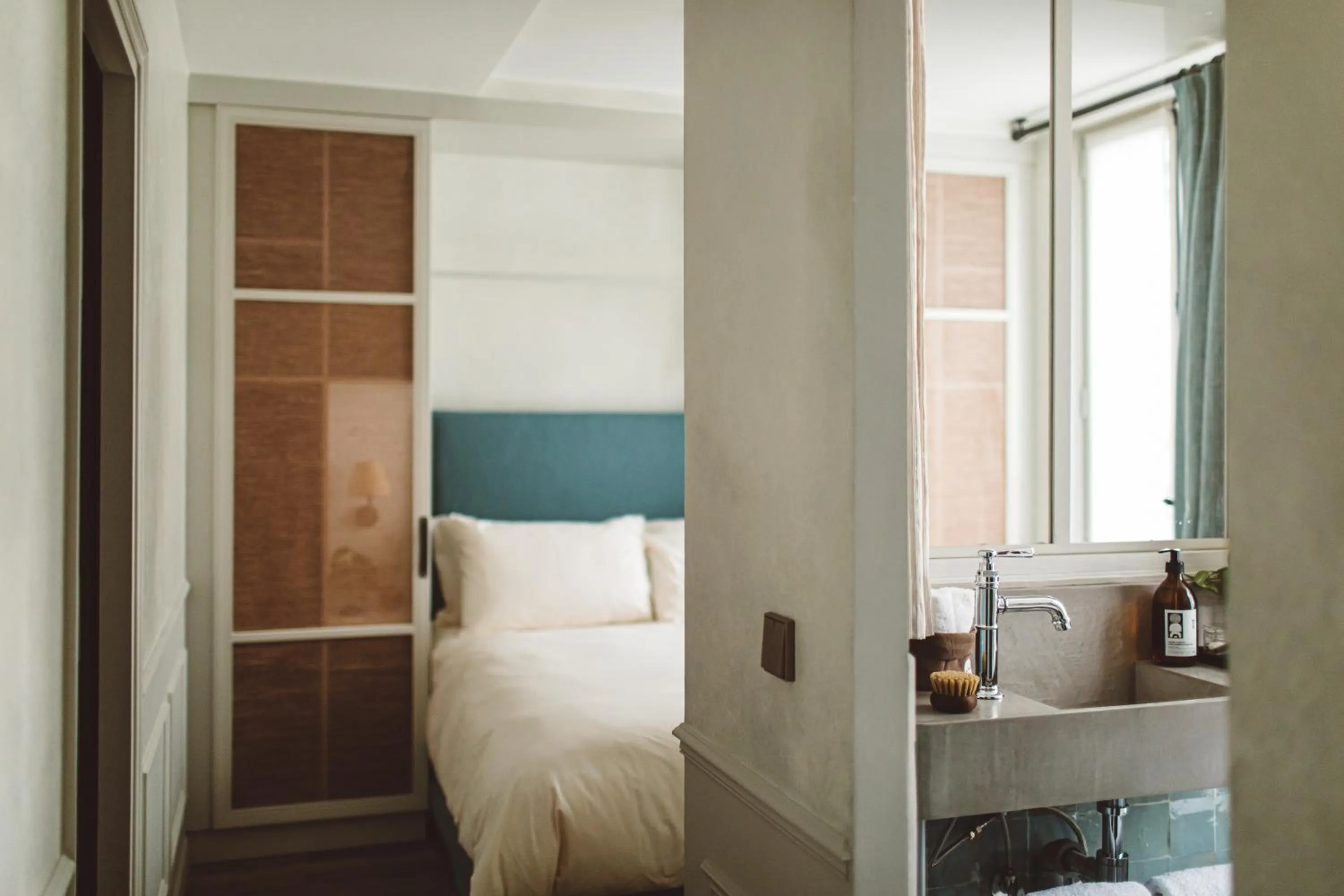 Shower, Bed in HOY Paris - Yoga Hotel