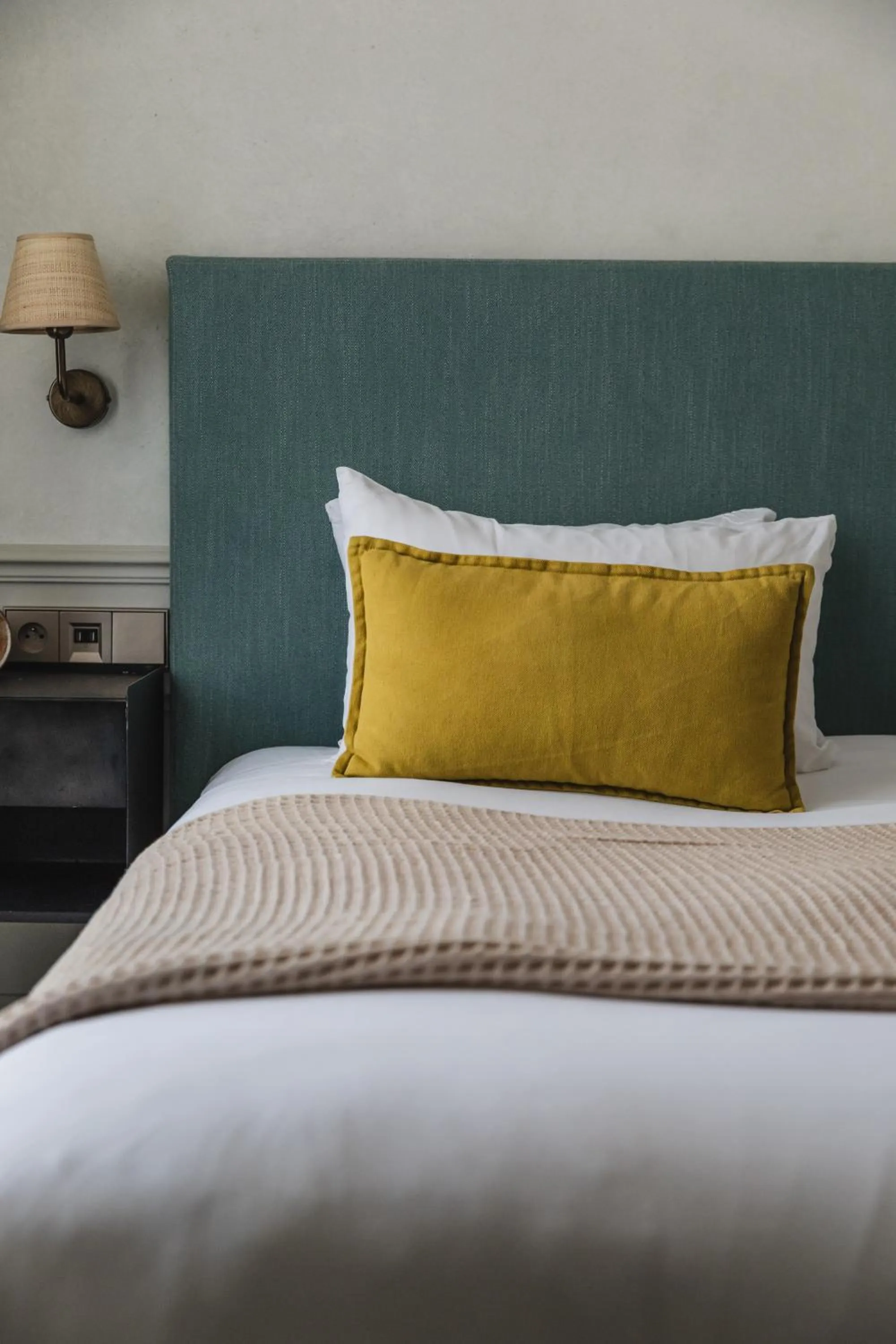 Bed in HOY Paris - Yoga Hotel