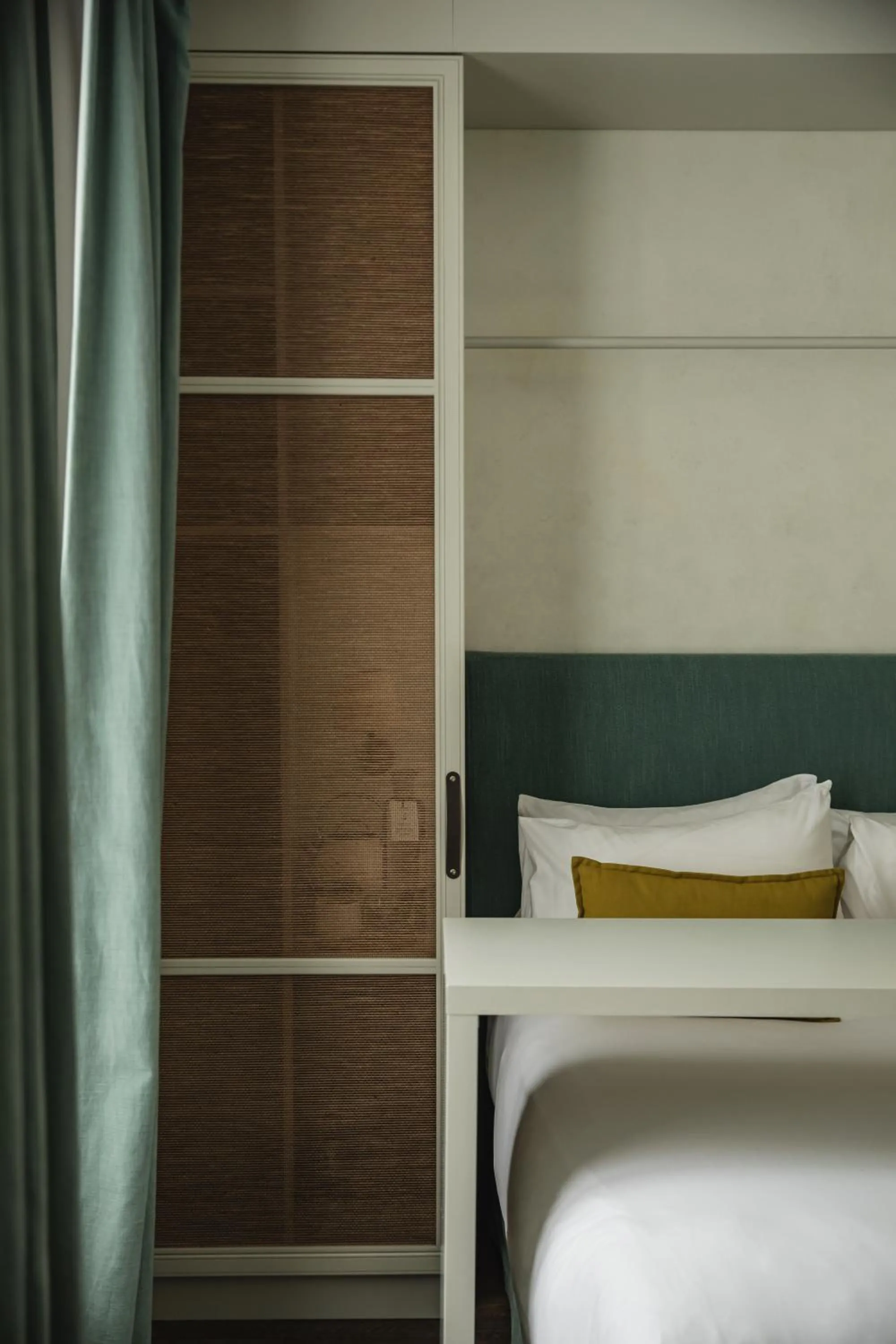 Bed in HOY Paris - Yoga Hotel