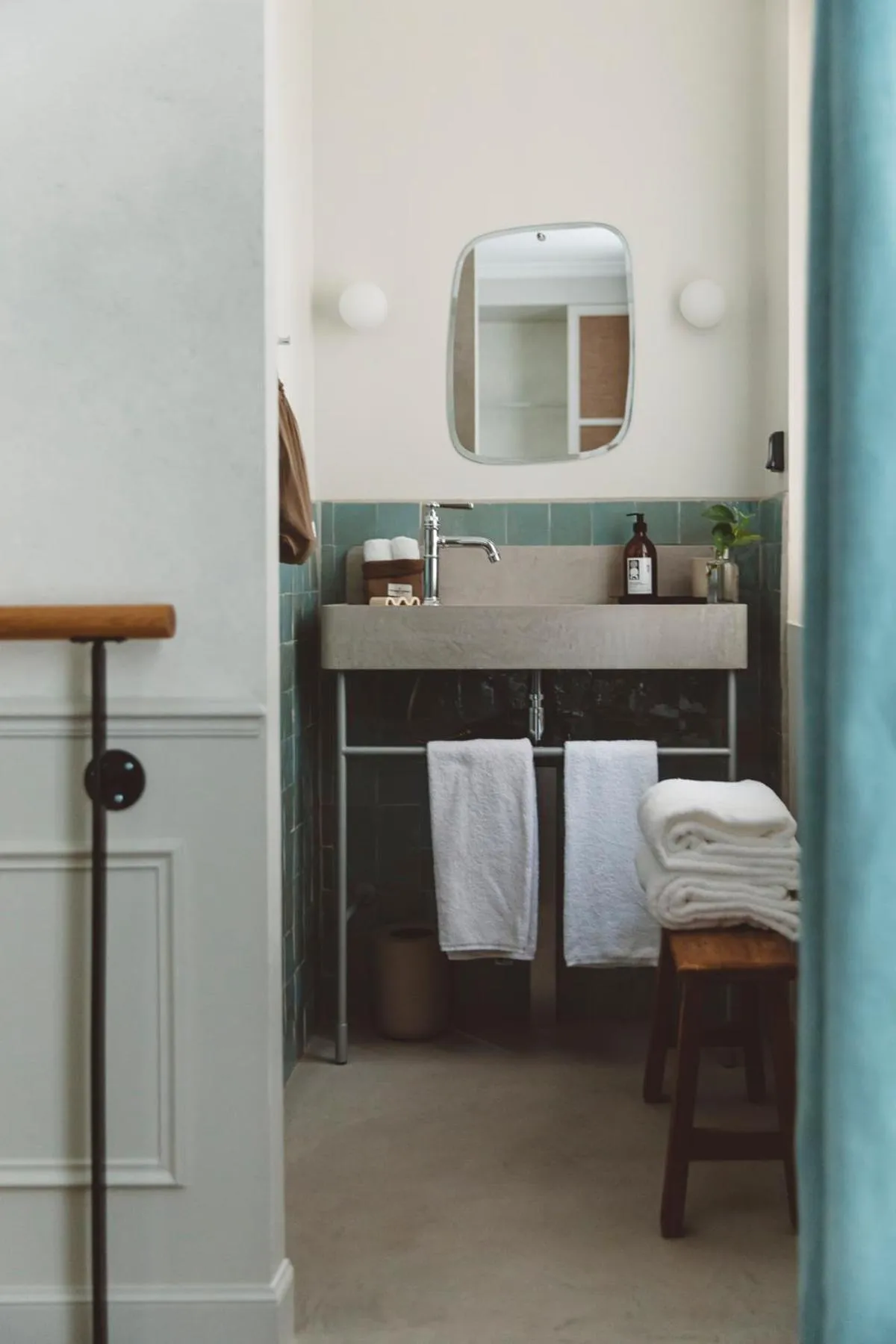 Bed in HOY Paris - Yoga Hotel