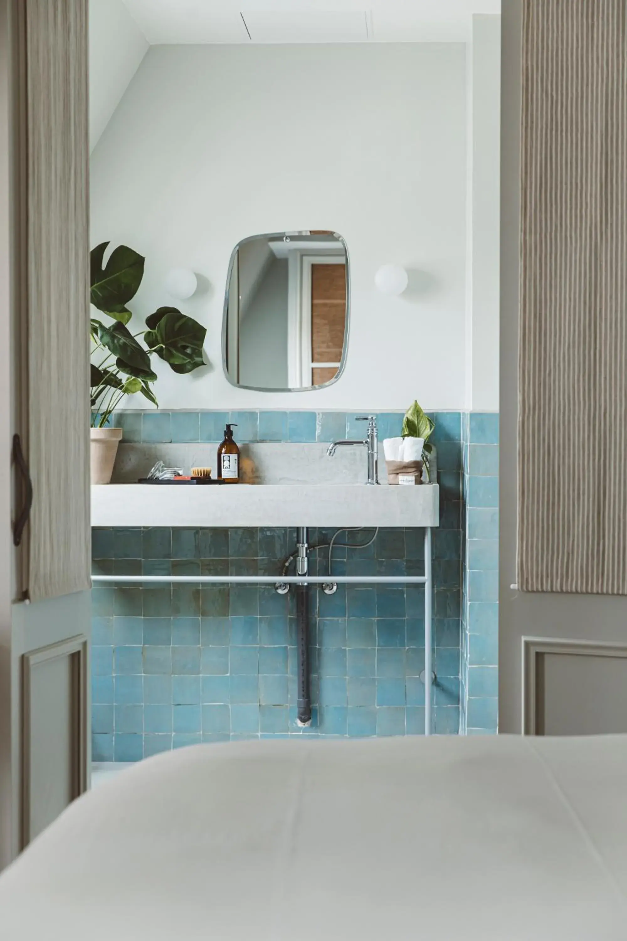 Bed in HOY Paris - Yoga Hotel Bed in HOY Paris - Yoga Hotel