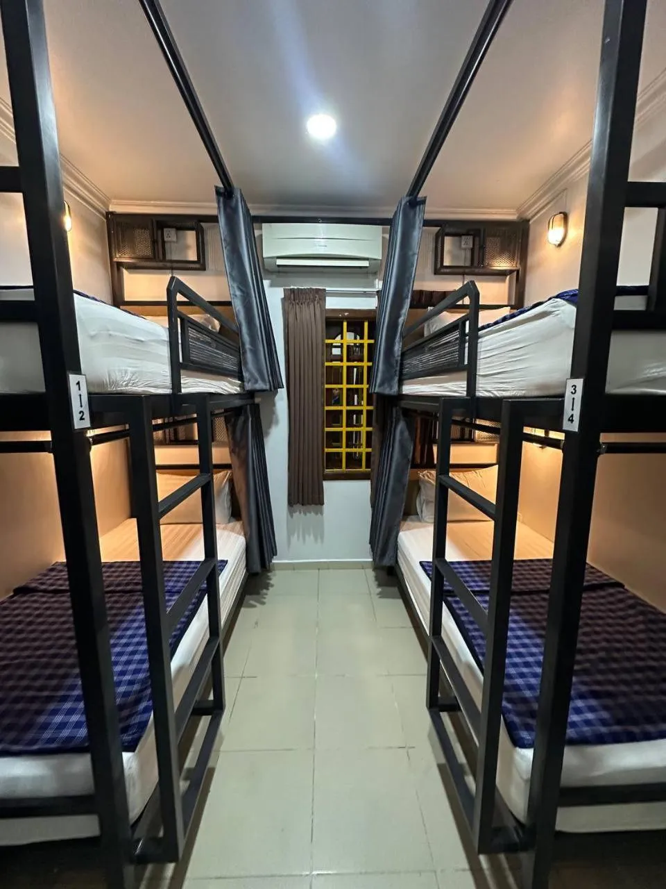 Bedroom, Bed in Poolside Villa