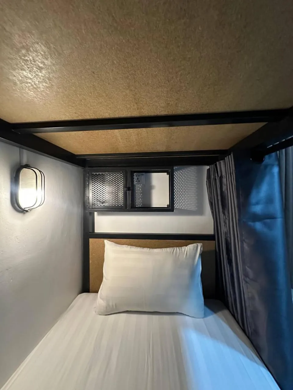 Bedroom, Bed in Poolside Villa