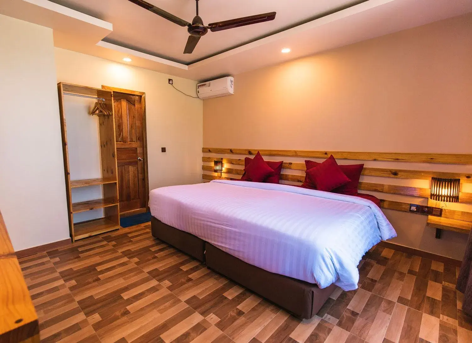 Bed in Endheri Sunset Dhangethi Bed in Endheri Sunset Dhangethi