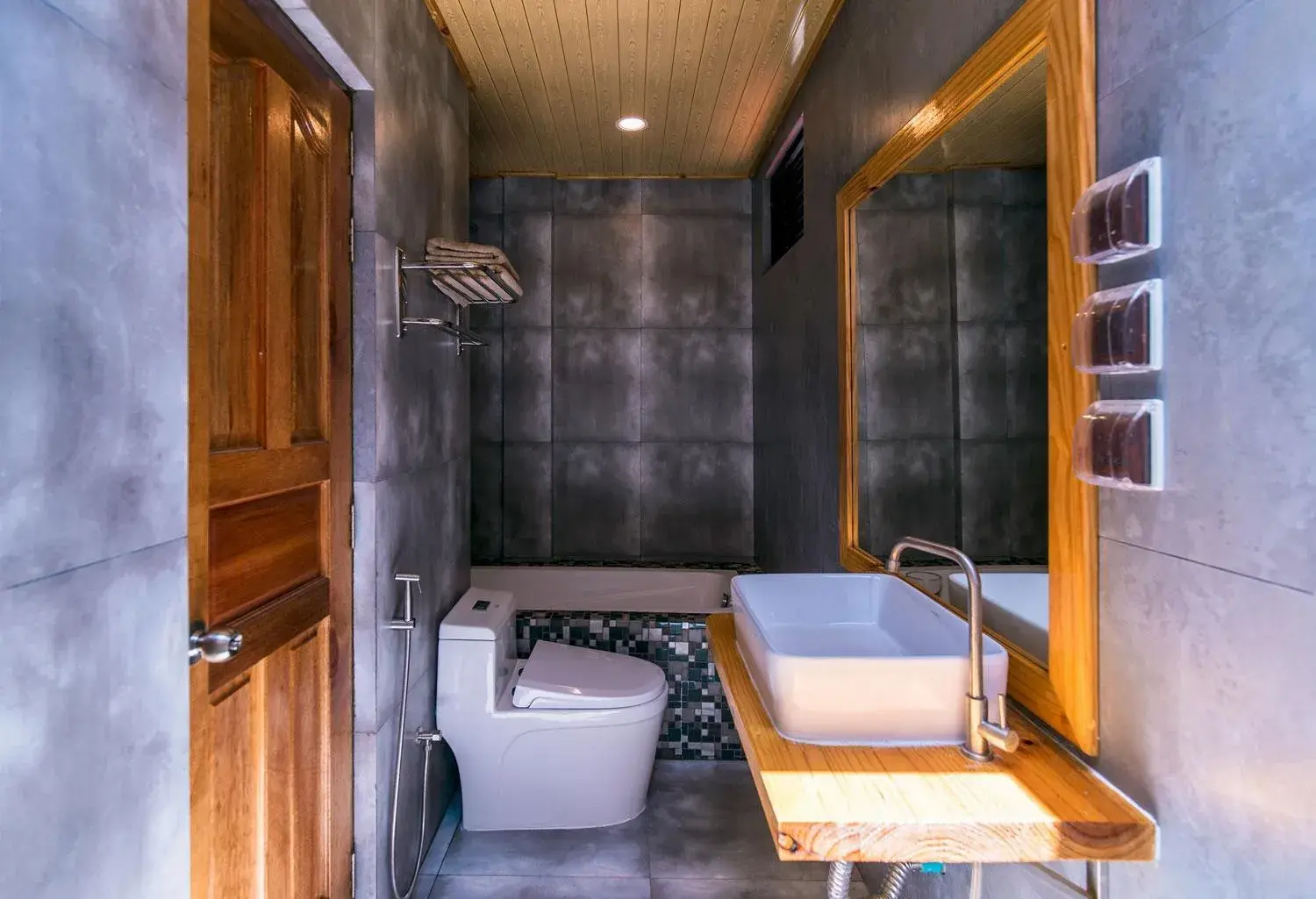 Shower in Endheri Sunset Dhangethi Shower in Endheri Sunset Dhangethi