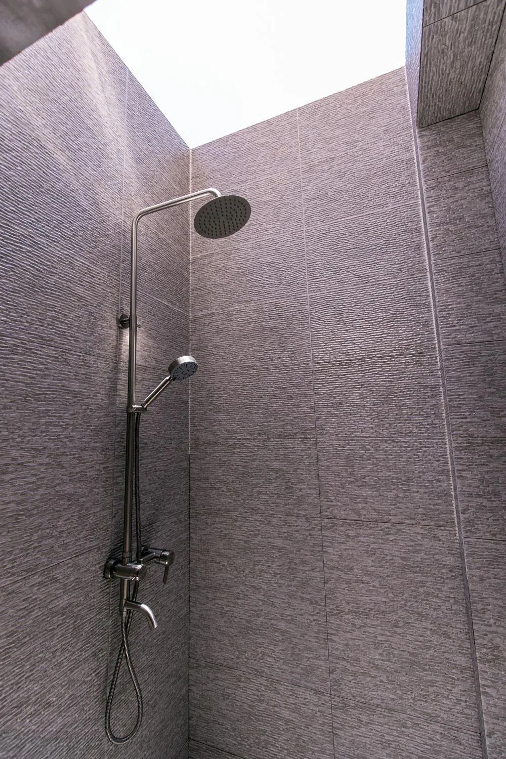 Shower in Endheri Sunset Dhangethi