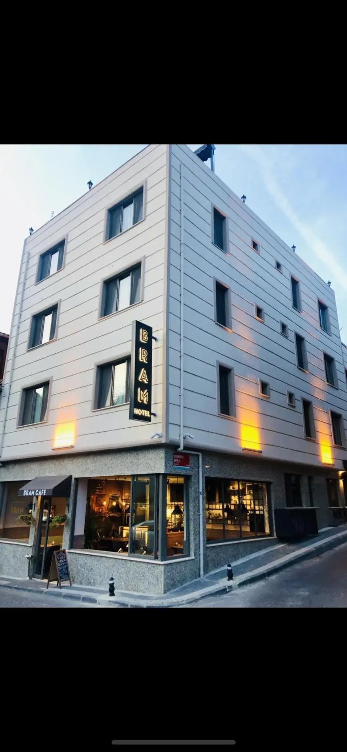 Property building in Bram Hotel Istanbul Property building in Bram Hotel Istanbul