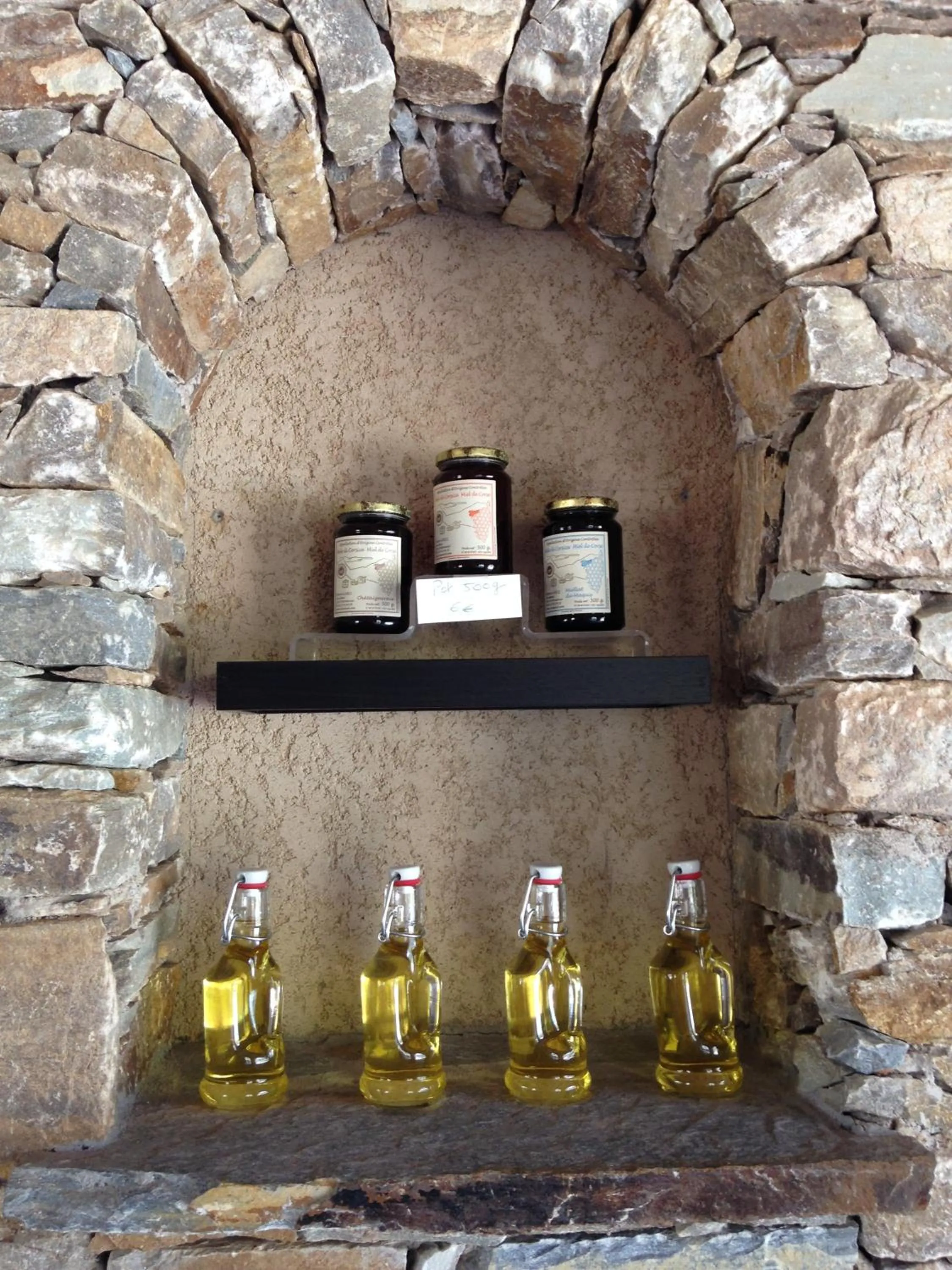 On-site shops in Auberge Lustincone