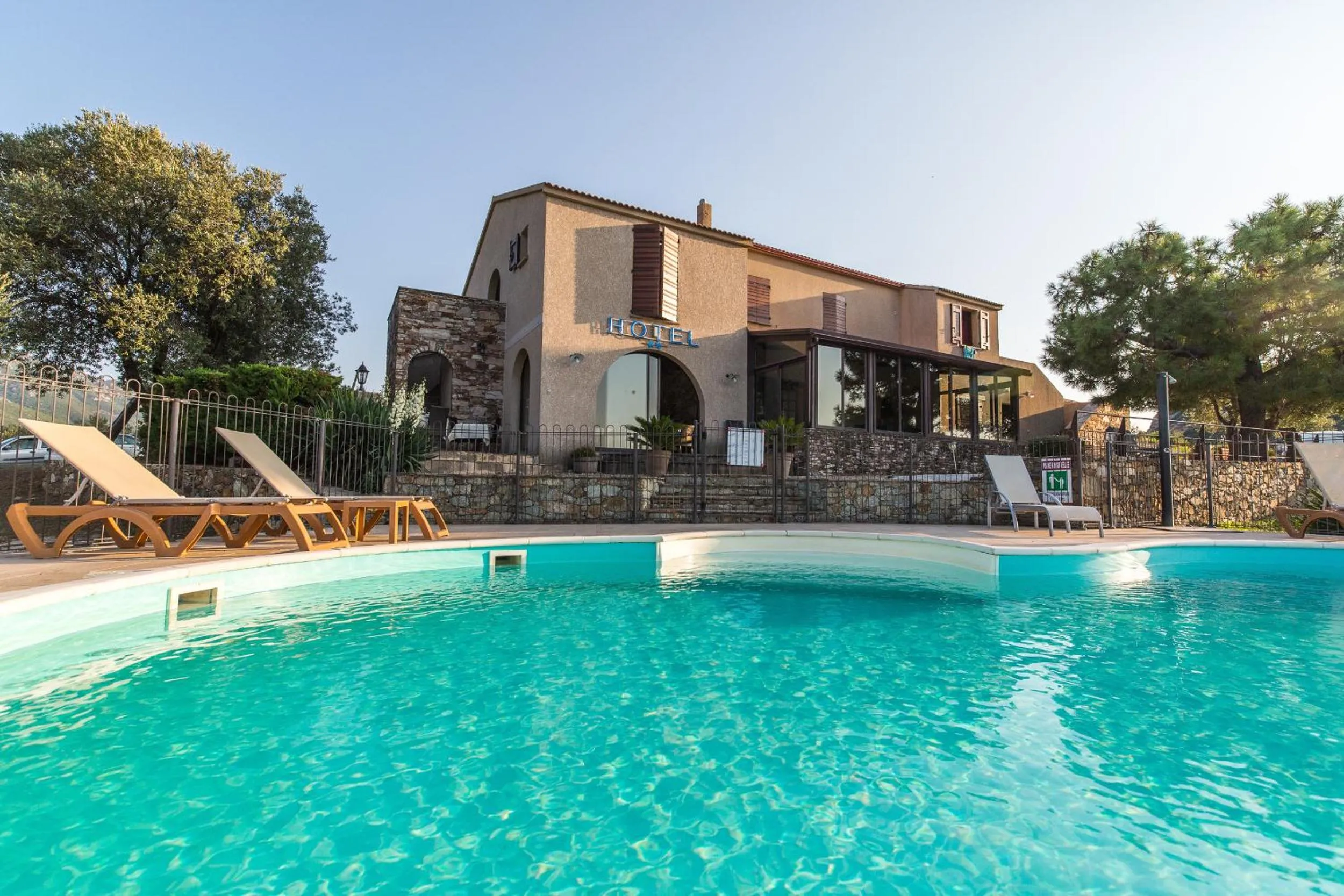 Property building in Auberge Lustincone