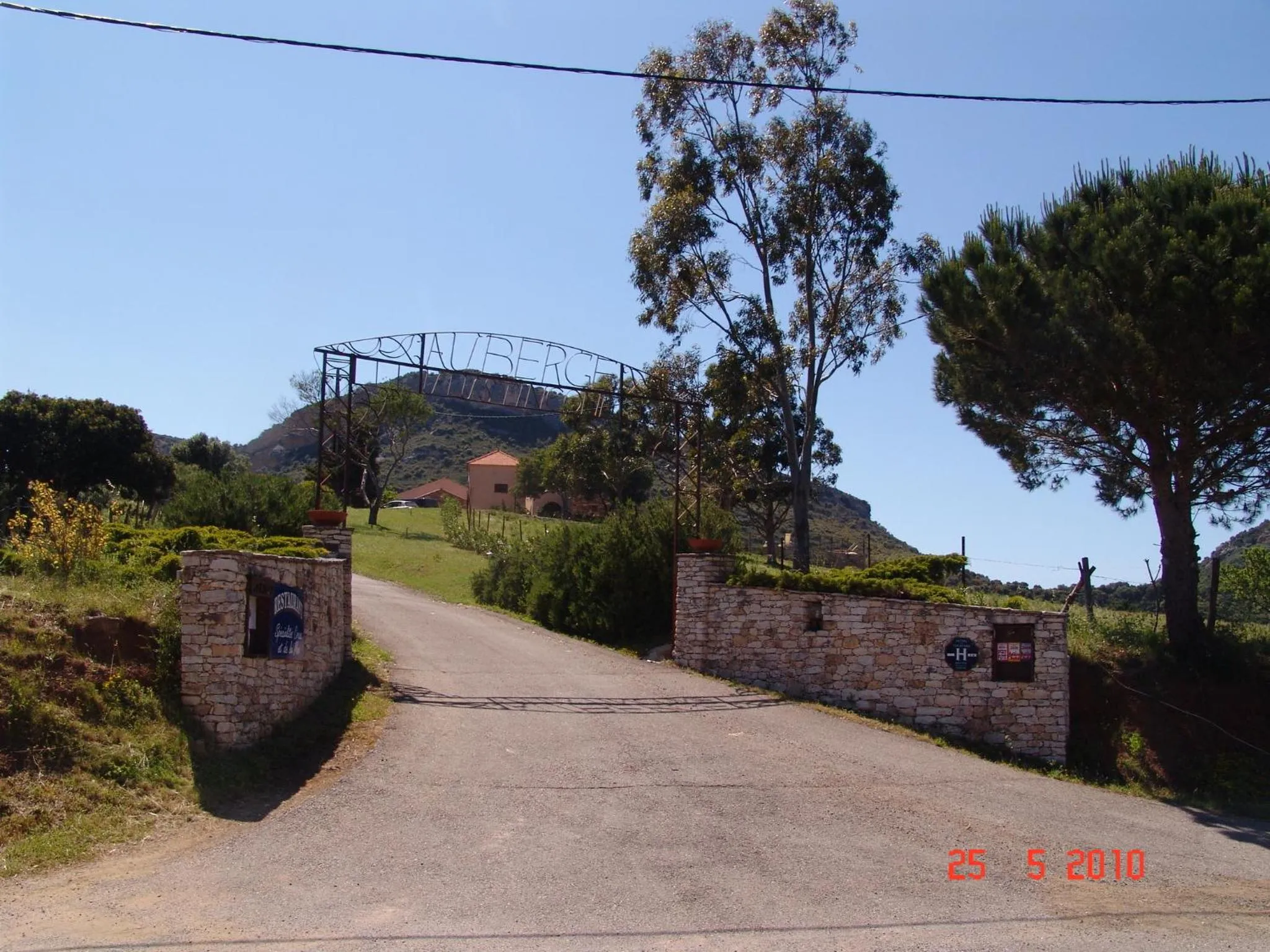 Facade/entrance in Auberge Lustincone