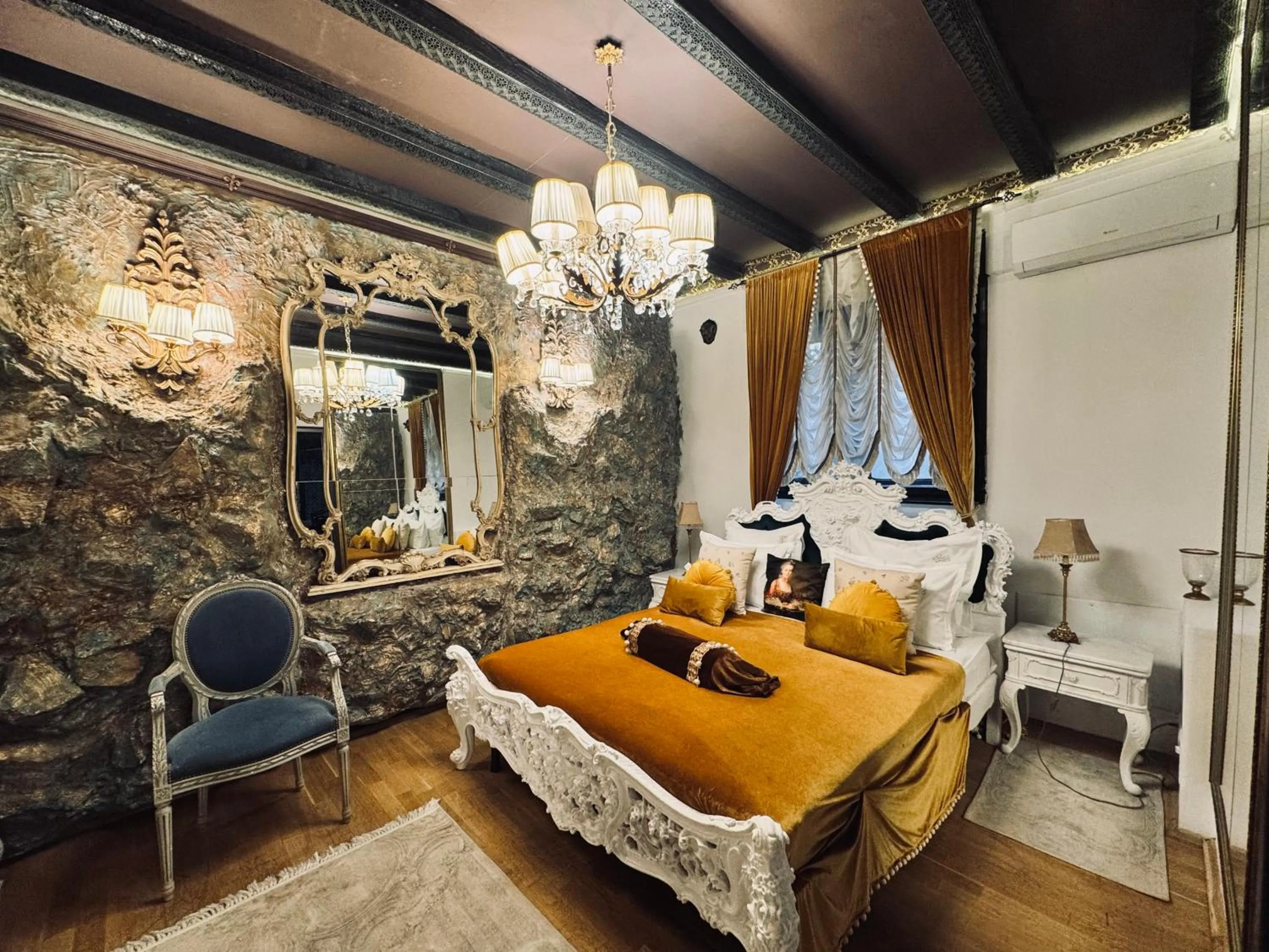 Bedroom, Bed in Conacul Coroanei Luxury Boutique Hotel