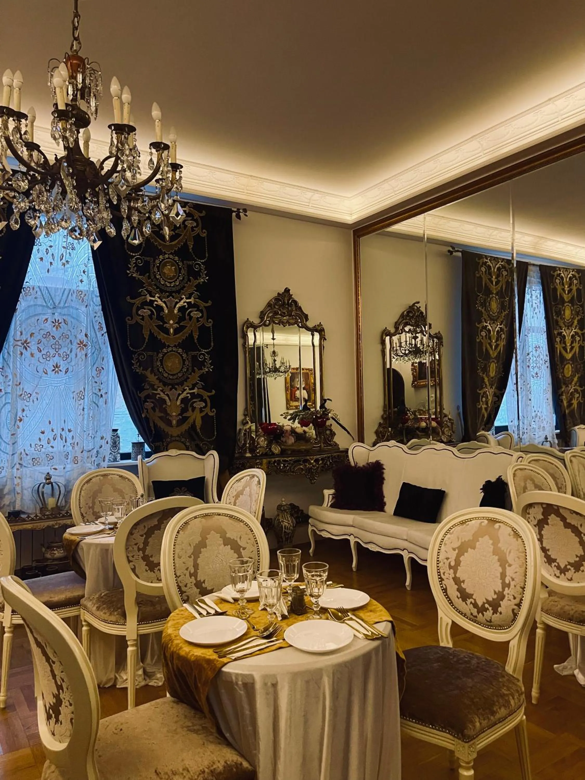 Seating area in Conacul Coroanei Luxury Boutique Hotel