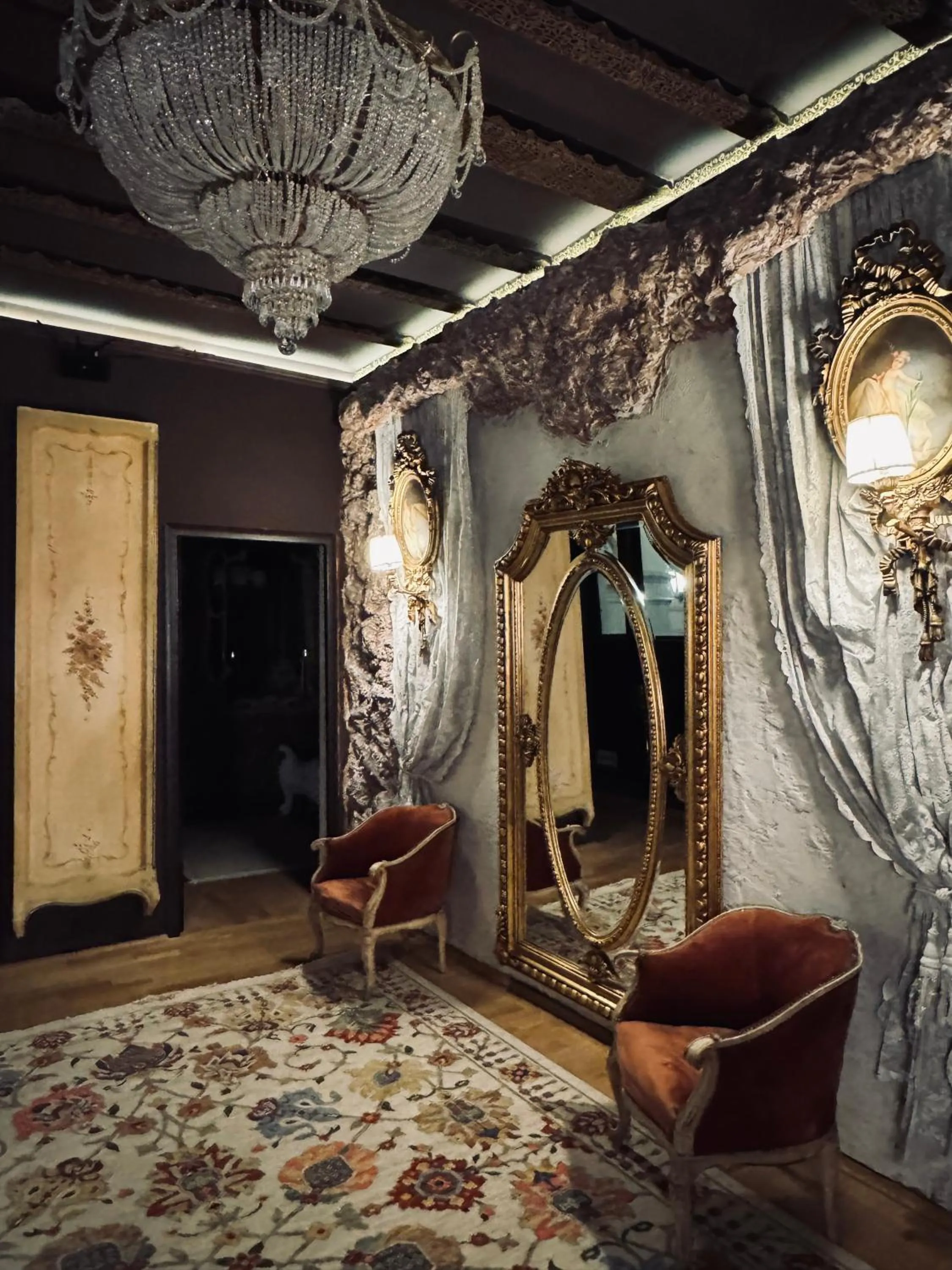 Living room in Conacul Coroanei Luxury Boutique Hotel