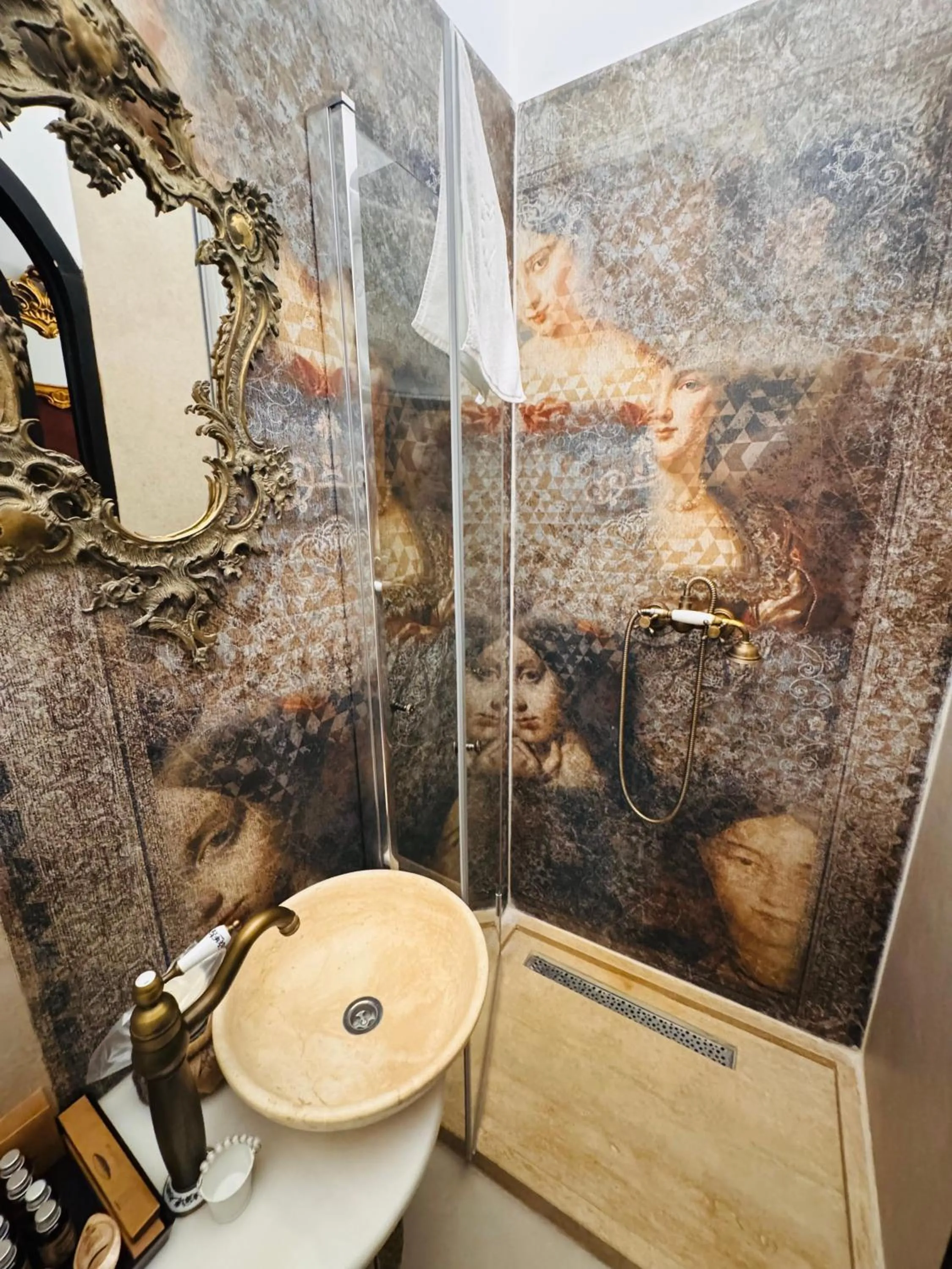 Shower in Conacul Coroanei Luxury Boutique Hotel