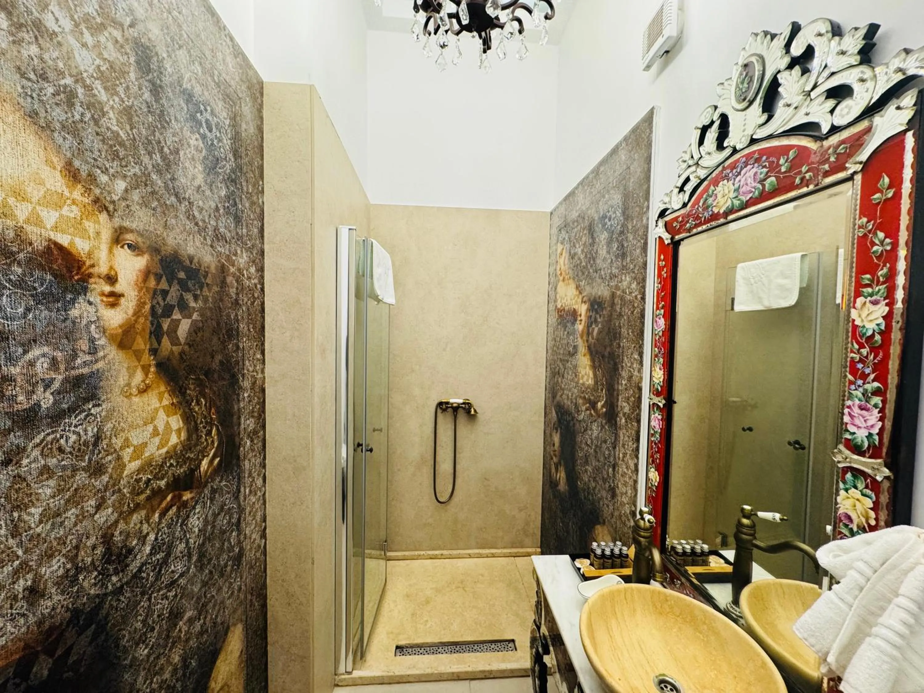 Shower in Conacul Coroanei Luxury Boutique Hotel