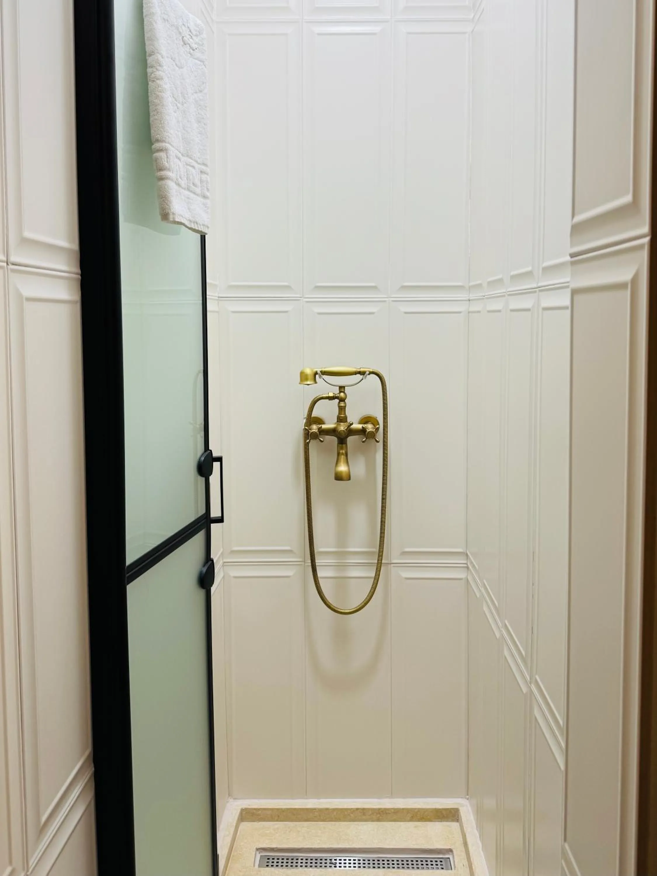 Shower in Conacul Coroanei Luxury Boutique Hotel