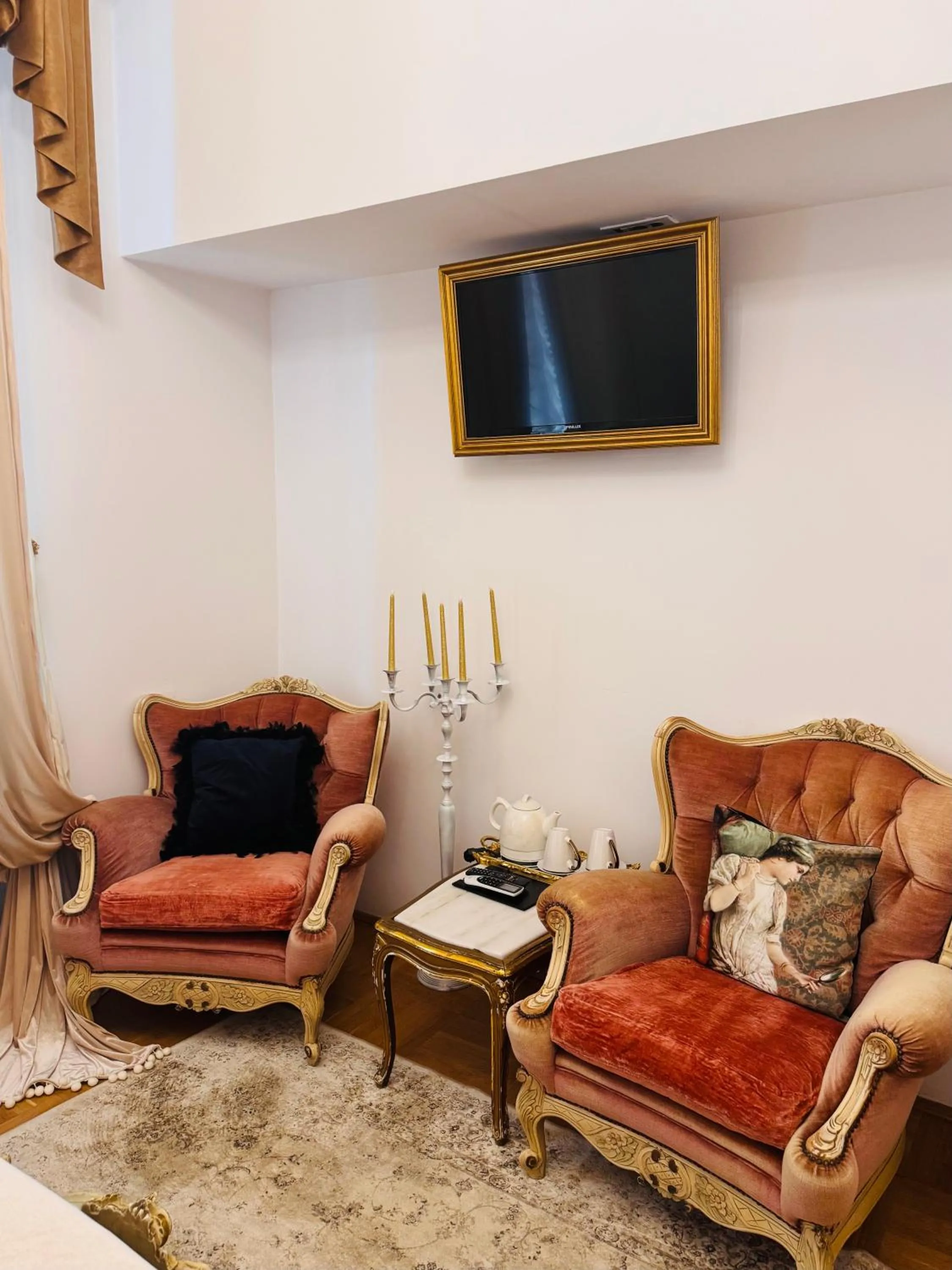 Photo of the whole room in Conacul Coroanei Luxury Boutique Hotel