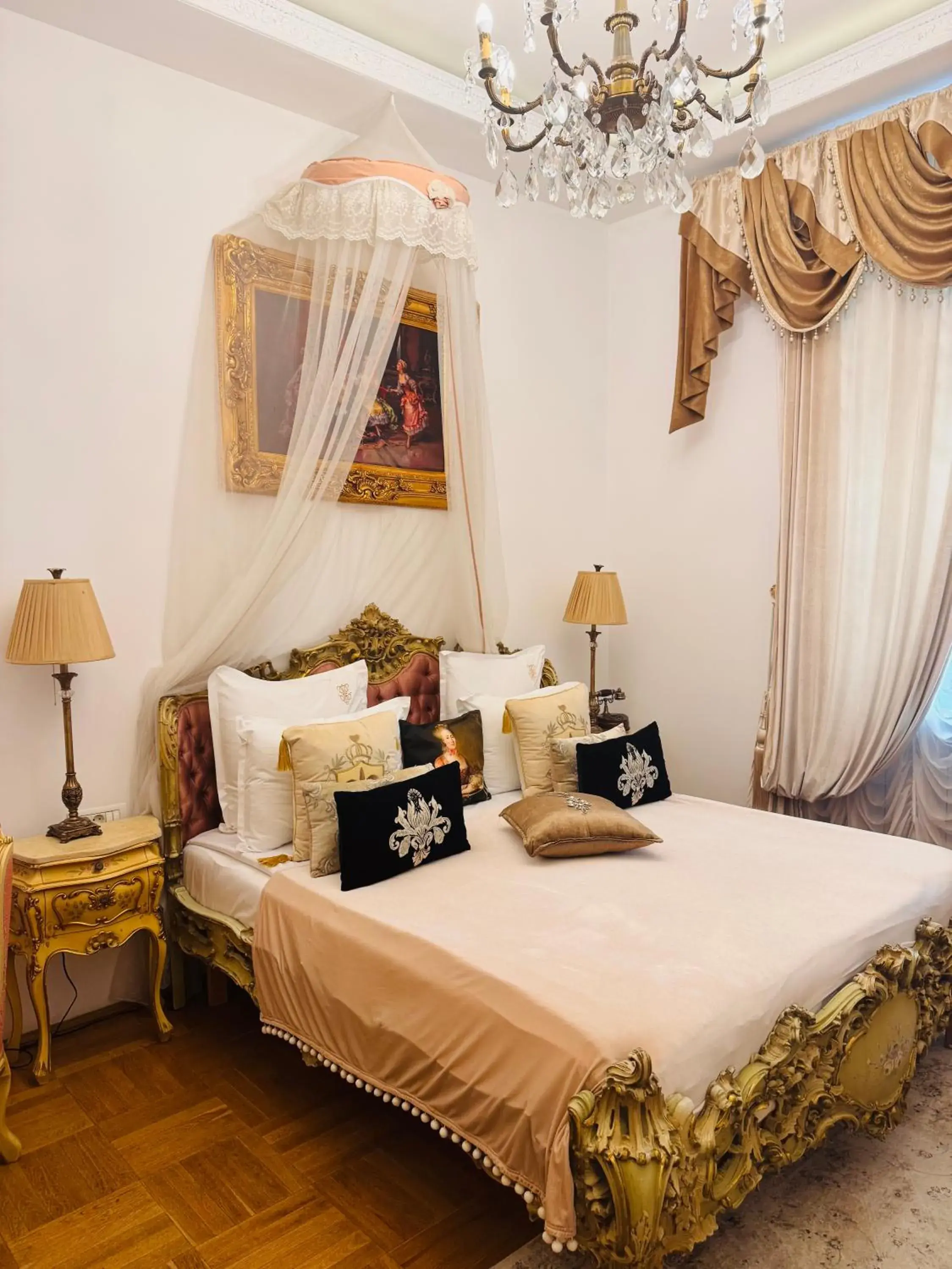 Bed in Conacul Coroanei Luxury Boutique Hotel Bed in Conacul Coroanei Luxury Boutique Hotel