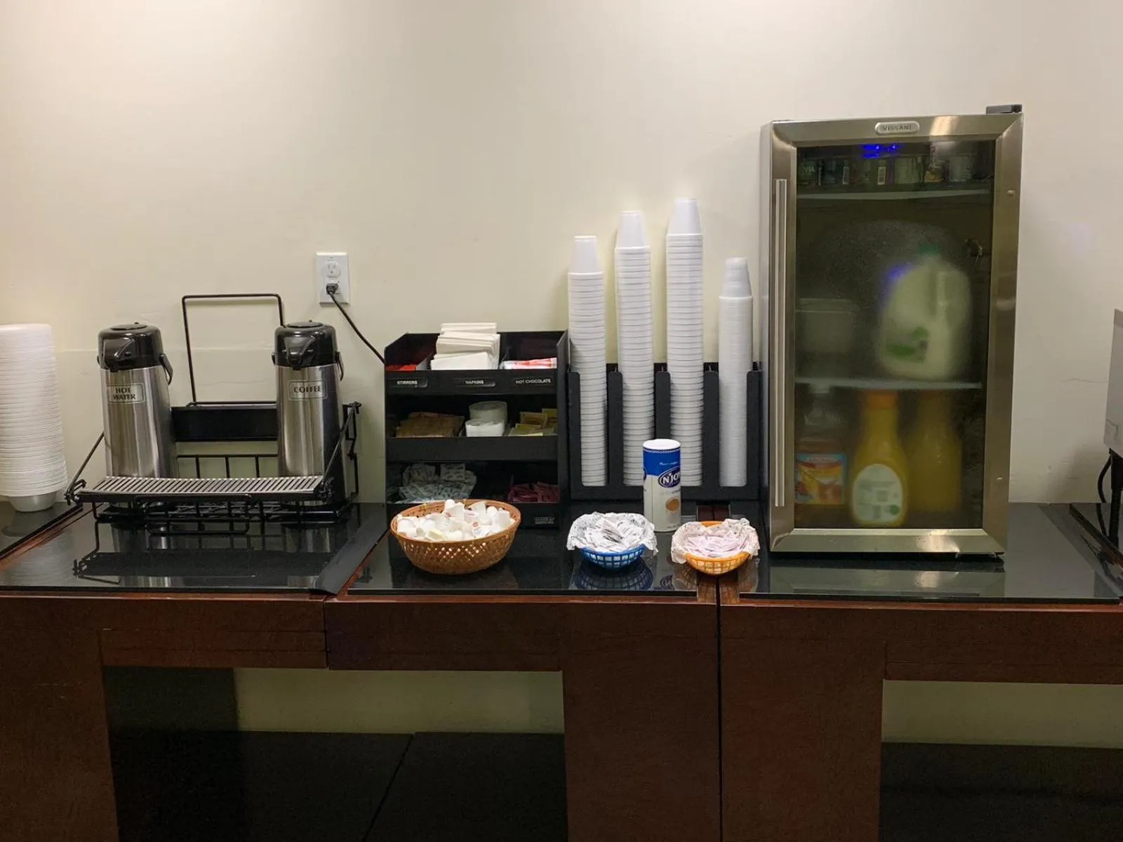 Breakfast in Bedford Plaza Hotel - Boston