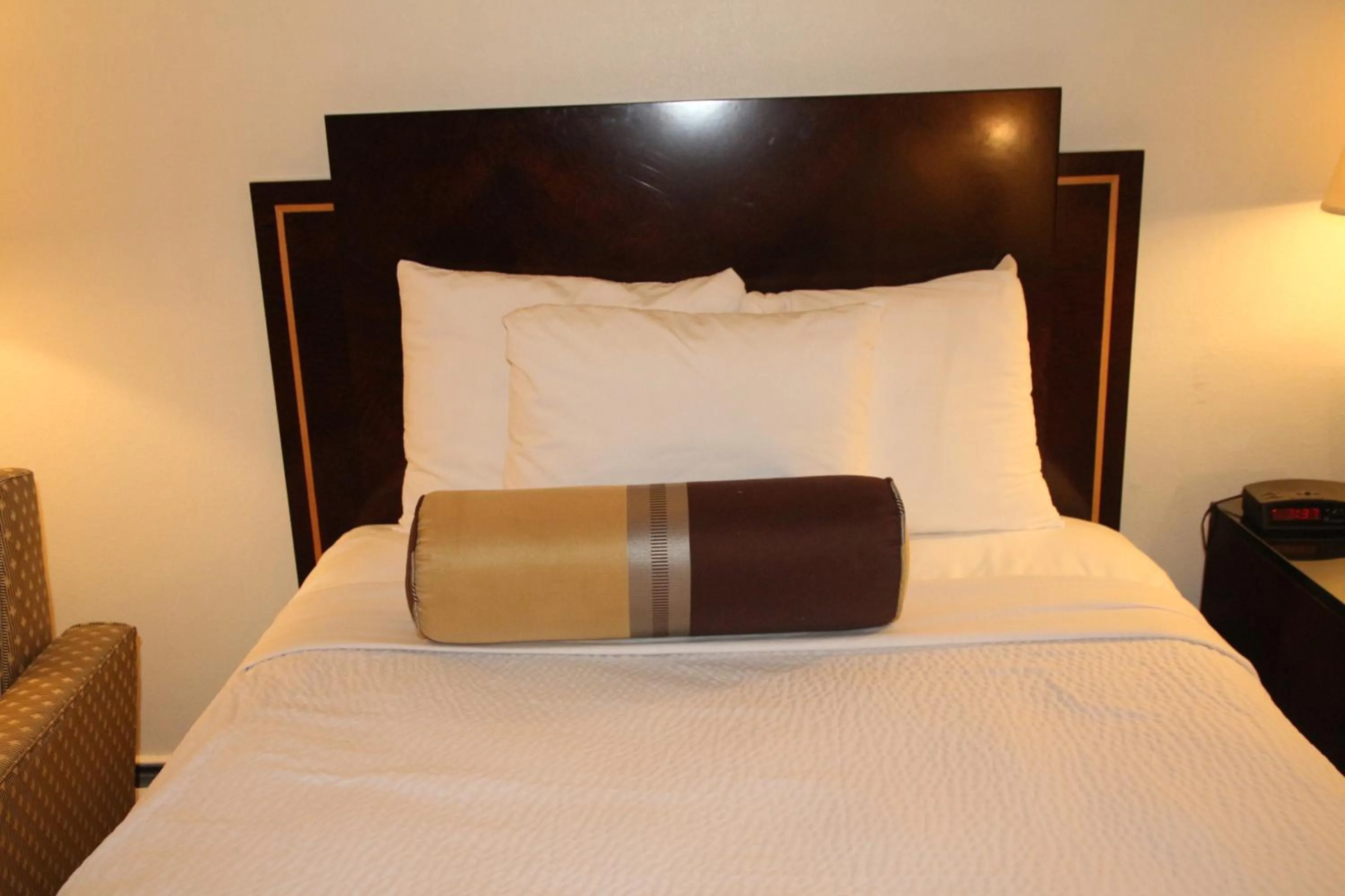 Decorative detail, Bed in Bedford Plaza Hotel - Boston