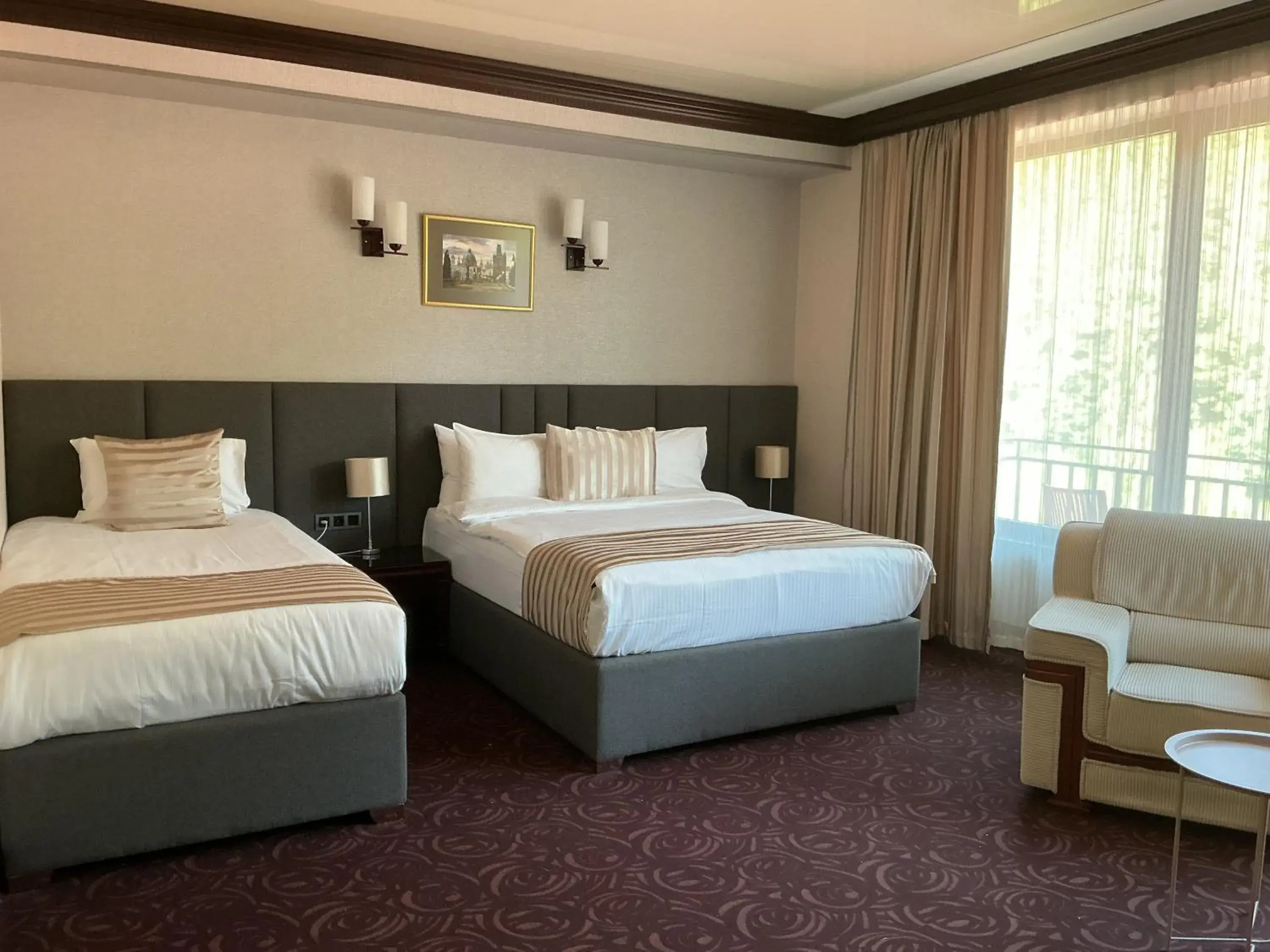 Deluxe King Room in Best Western Plus Paradise Hotel Dilijan Deluxe King Room in Best Western Plus Paradise Hotel Dilijan