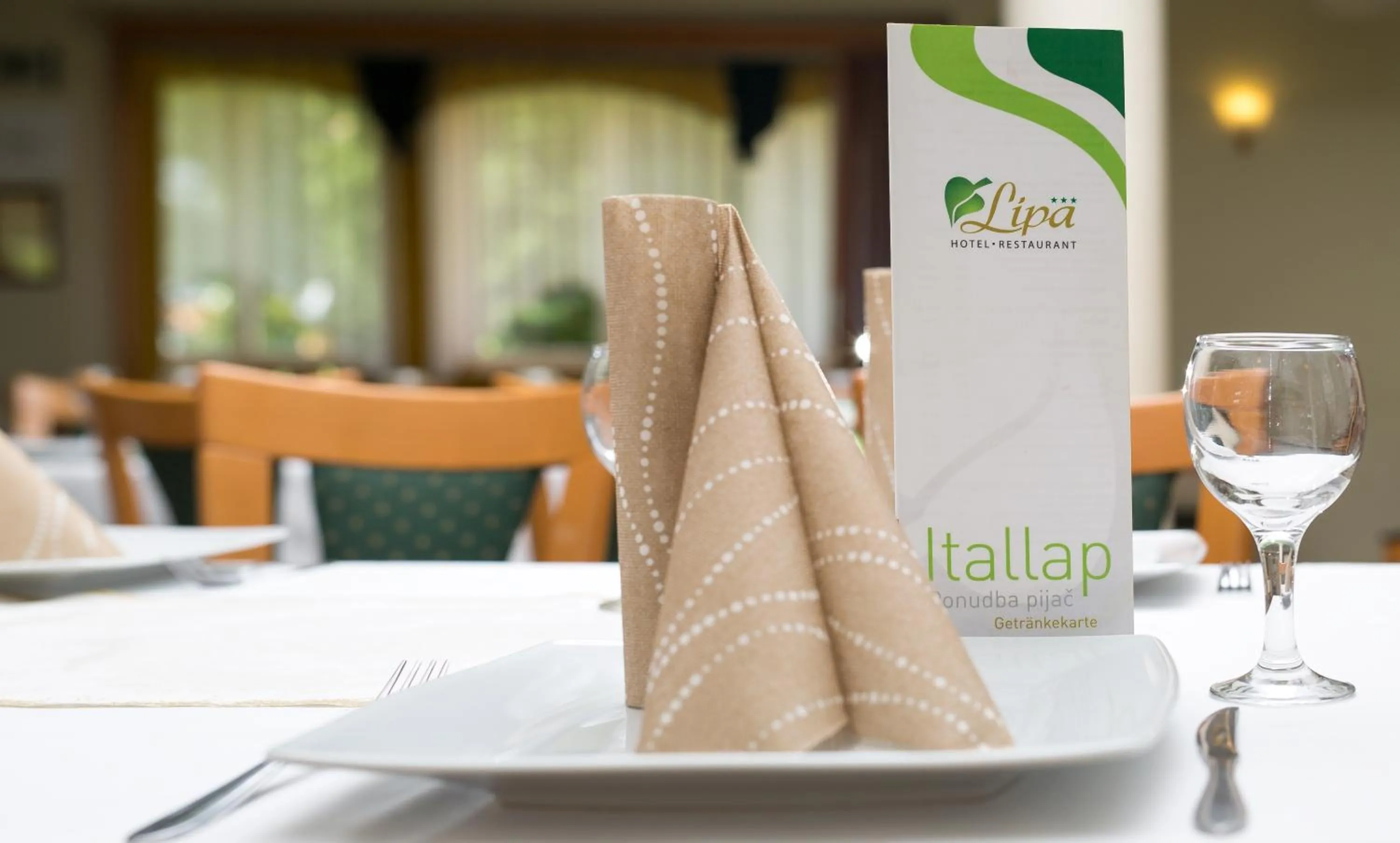 Restaurant/places to eat in Lipa Hotel és Étterem